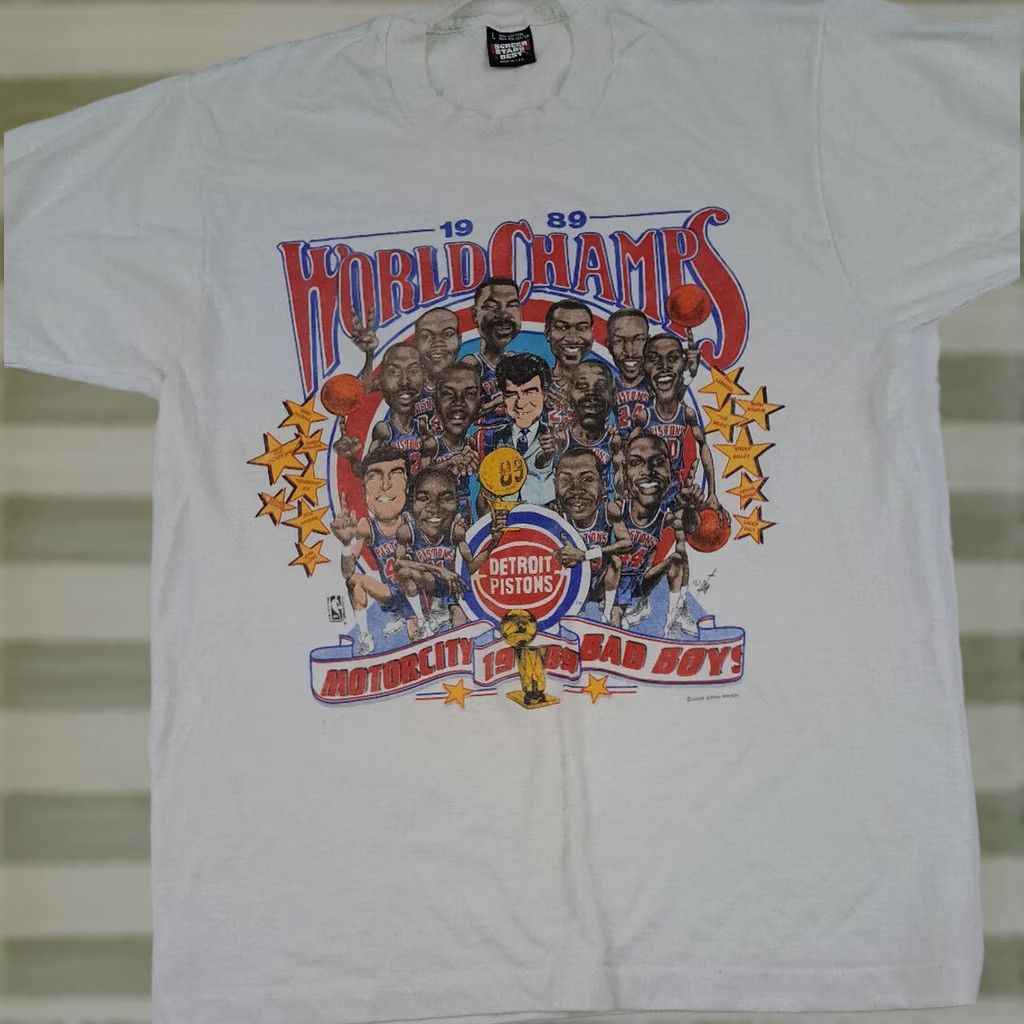 Vintage VINTAGE Detroit Pistons 1989 Champs T-Shirt Cartoon Print USA LG Short Sleeve Mens Regular Cotton White Size US L / EU 52-54 / 3 - 1 Thumbnail