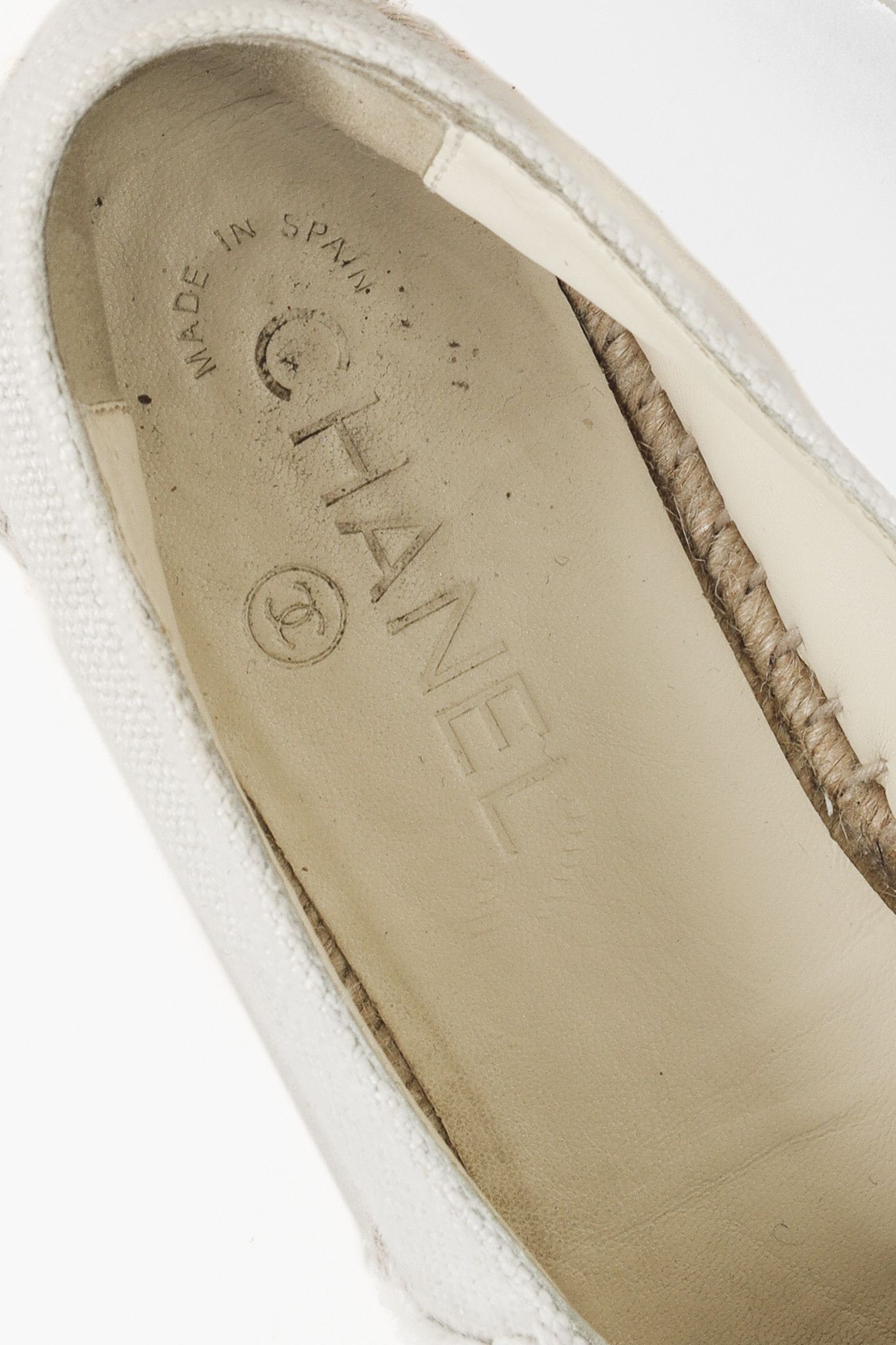 Chanel Chanel Fraying CC Espadrille Flats in White and Black Size US 7.5 / IT 37.5 - 10 Thumbnail
