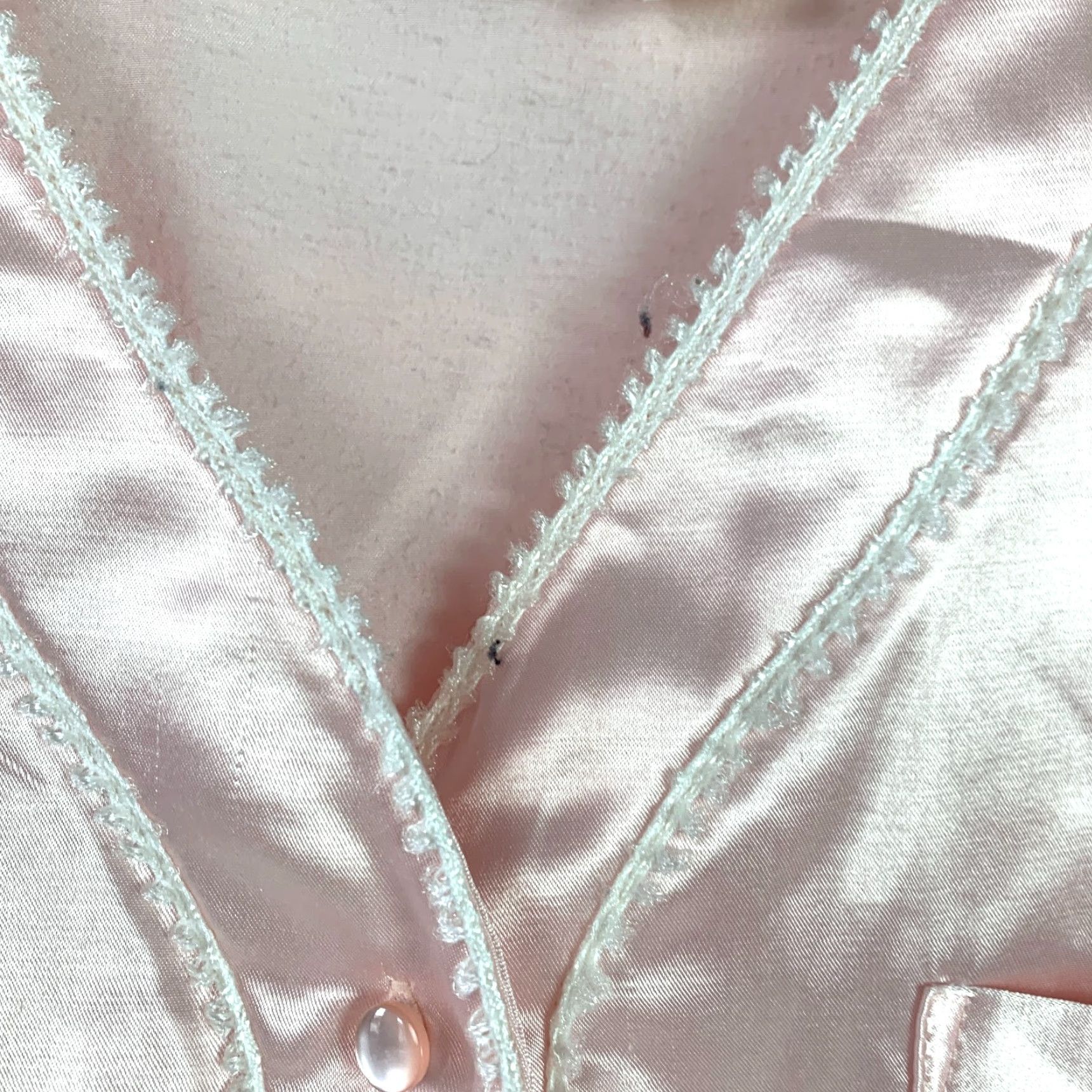 Vintage VINTAGE Ashley Taylor Pink Satin Two Piece Pajama Set Shirt Pants Large Womens Pajama Set 90s Satin Button V-Neck Long Sleeve Lightwt Purple Pink Size L / US 10 / IT 46 - 4 Thumbnail