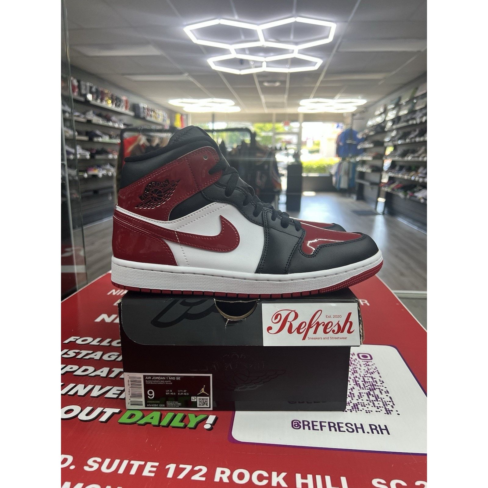 Jordan Brand Air Jordan 1 Patent Bred Toe Size 9 HV4091 006 Size US 9 / EU 42 - 1 Thumbnail