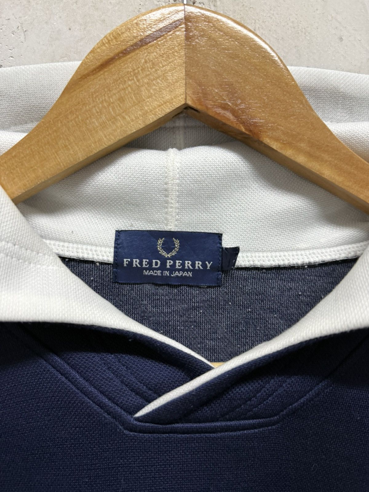 Fred Perry Vintage 90s Fred Perry Big Logo Distressed Hoodie Size US L / EU 52-54 / 3 - 7 Thumbnail