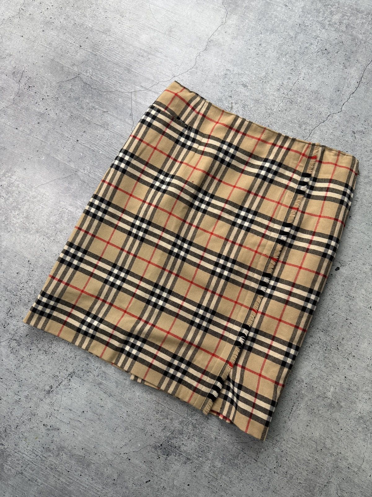 Burberry Vintage 90s Burberry’s Nova Check Wool Skirt Size 30" / US 8 / IT 44 - 2 Thumbnail