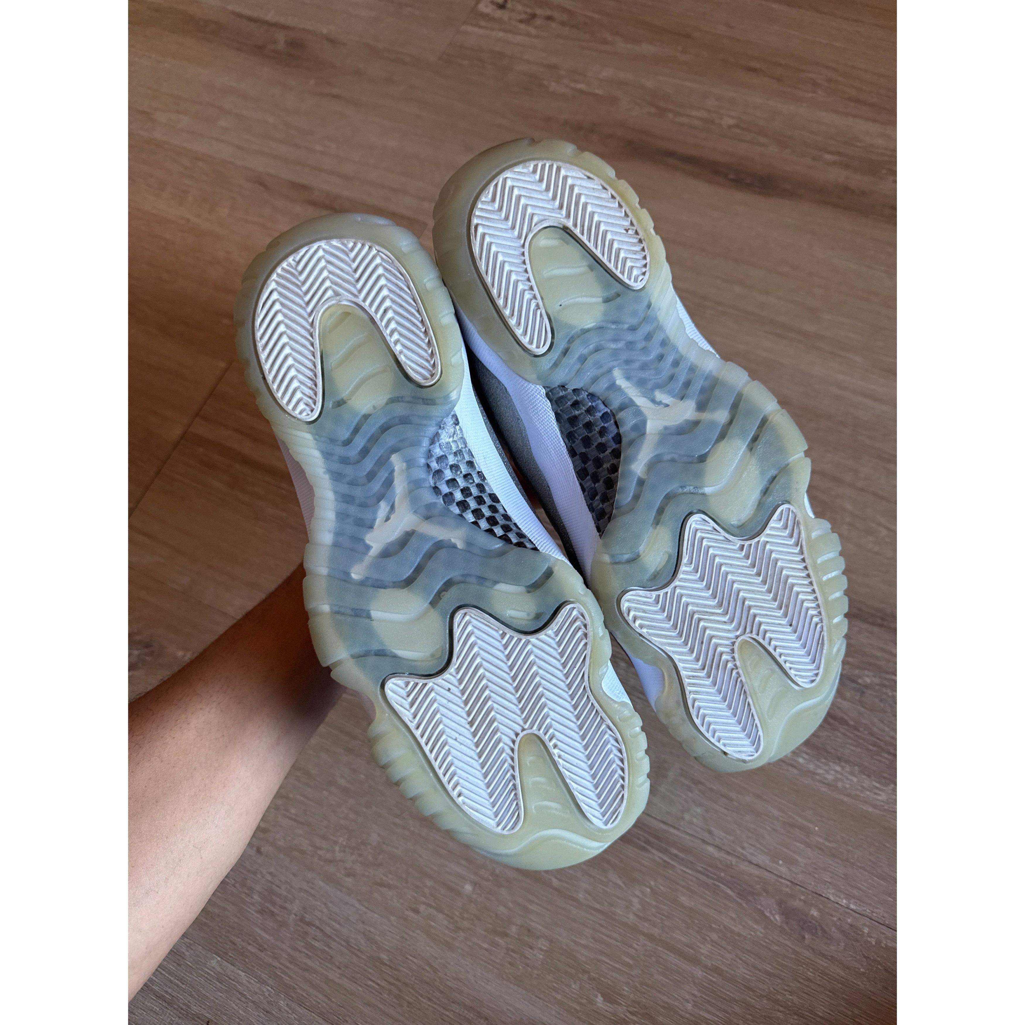 Jordan Brand Jordan Retro 11 Women’s White Metallic Silver Vast Grey Size US 9.5 / IT 39.5 - 6 Thumbnail