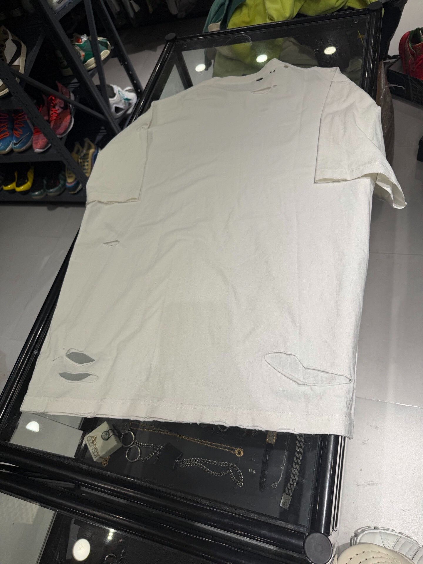 Balenciaga balenciaga classic distressed logo t-shirt Size US S / EU 44-46 / 1 - 2 Thumbnail