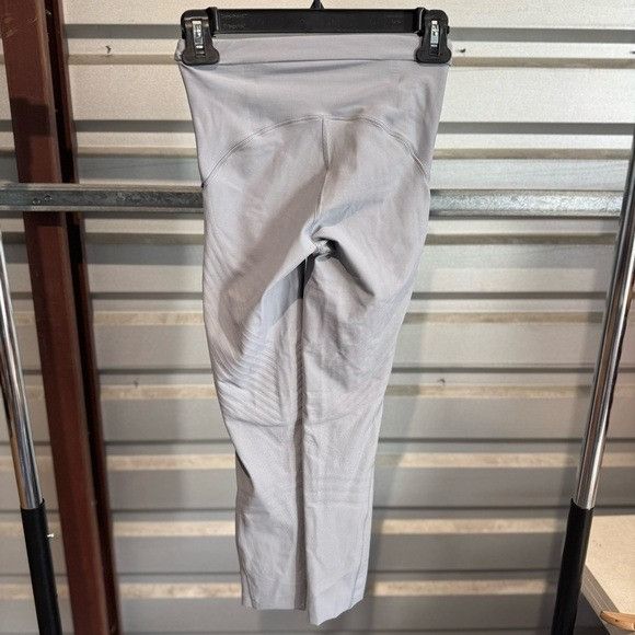 Lululemon LULULEMON GRAY ATHLETIC LEGGINGS SZ 2 Size 26" / US 2 / IT 38 - 6 Thumbnail