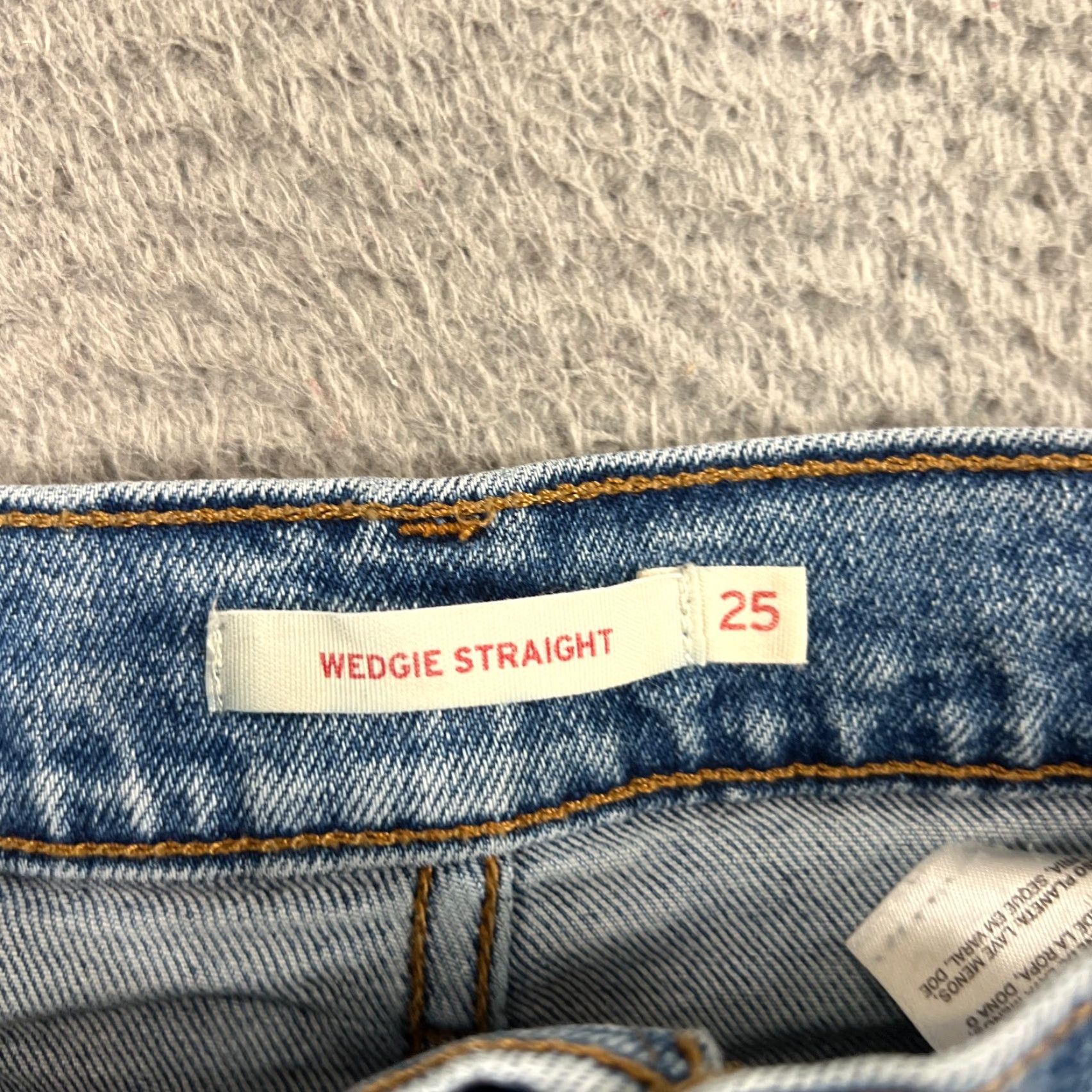 Levi's Levi's Wedgie Skinny Jeans Women's Size 25 Medium Wash Blue Denim Button Fly Distressed Size 42" / US 20 - 6 Thumbnail