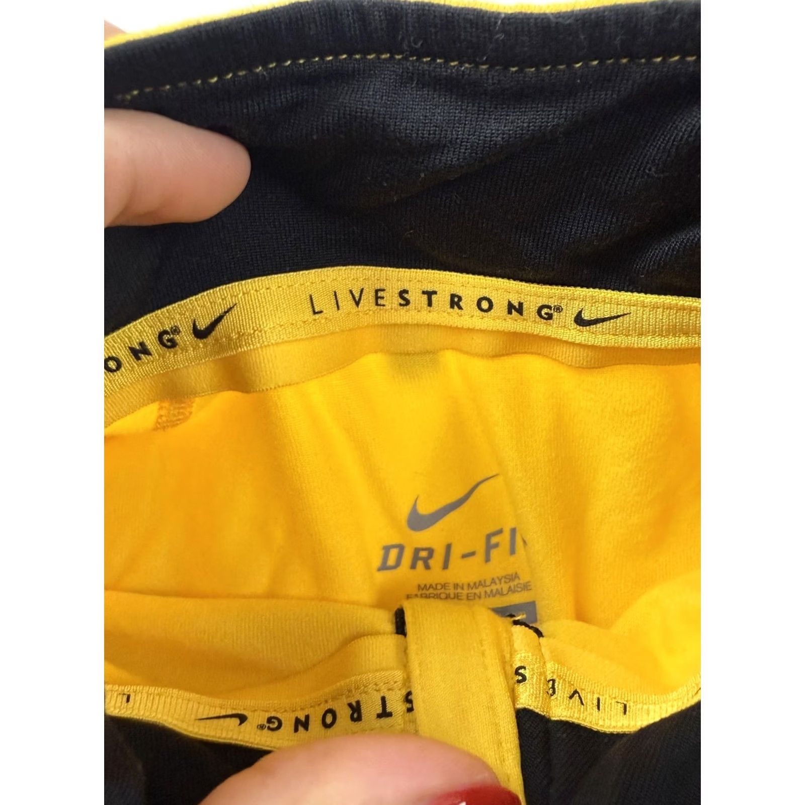 Nike Nike Dri-FIT Pullover Womens Large Yellow 1/4 Zip Long Sleeve Top Size L / US 10 / IT 46 - 5 Thumbnail