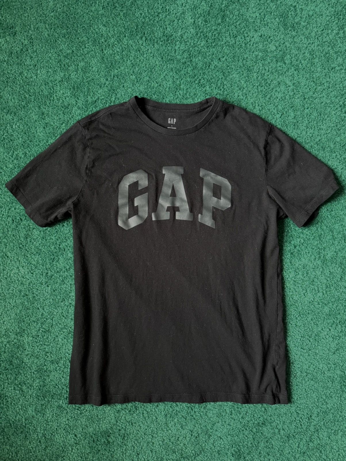 Gap Gap Classic Logo Black-on-Black Spellout Tee Size US L / EU 52-54 / 3 - 1 Thumbnail