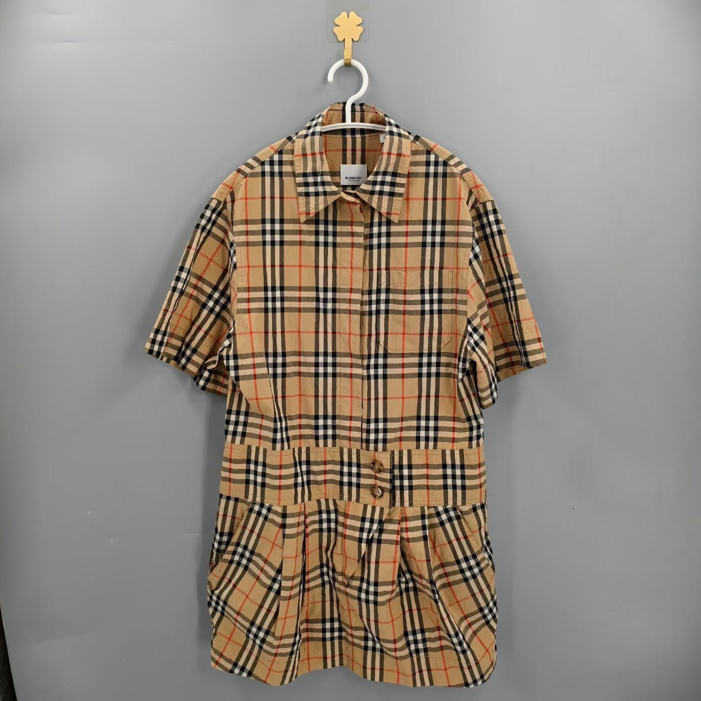 Burberry Burberry Retro Plaid T-Shirt S Women Size S / US 4 / IT 40 - 1 Thumbnail