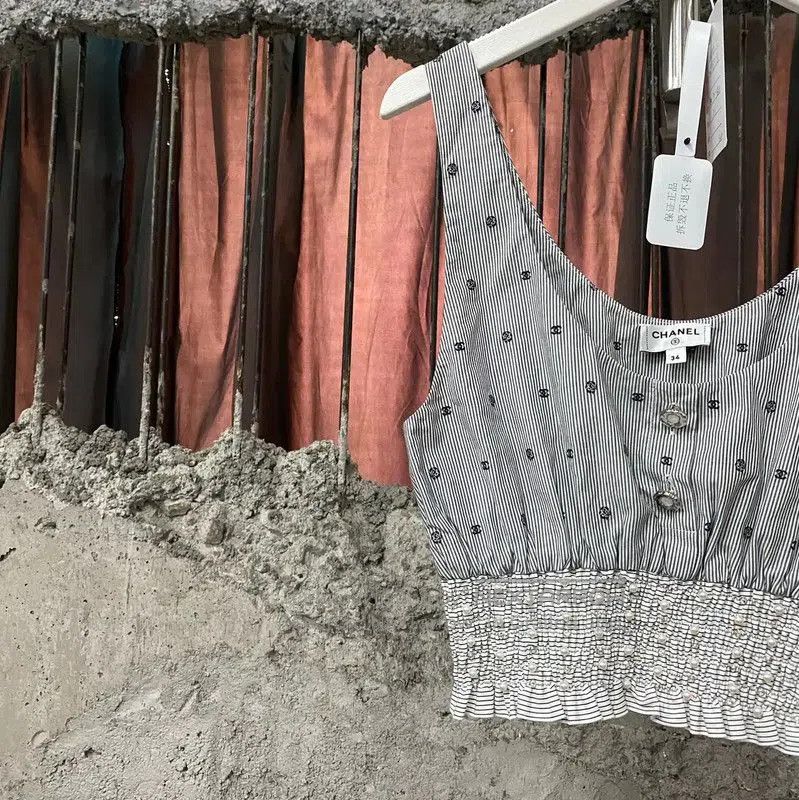 Chanel Chanel Gray Sleeveless Cropped Top . Size XXS / US 00 / IT 34 - 3 Thumbnail