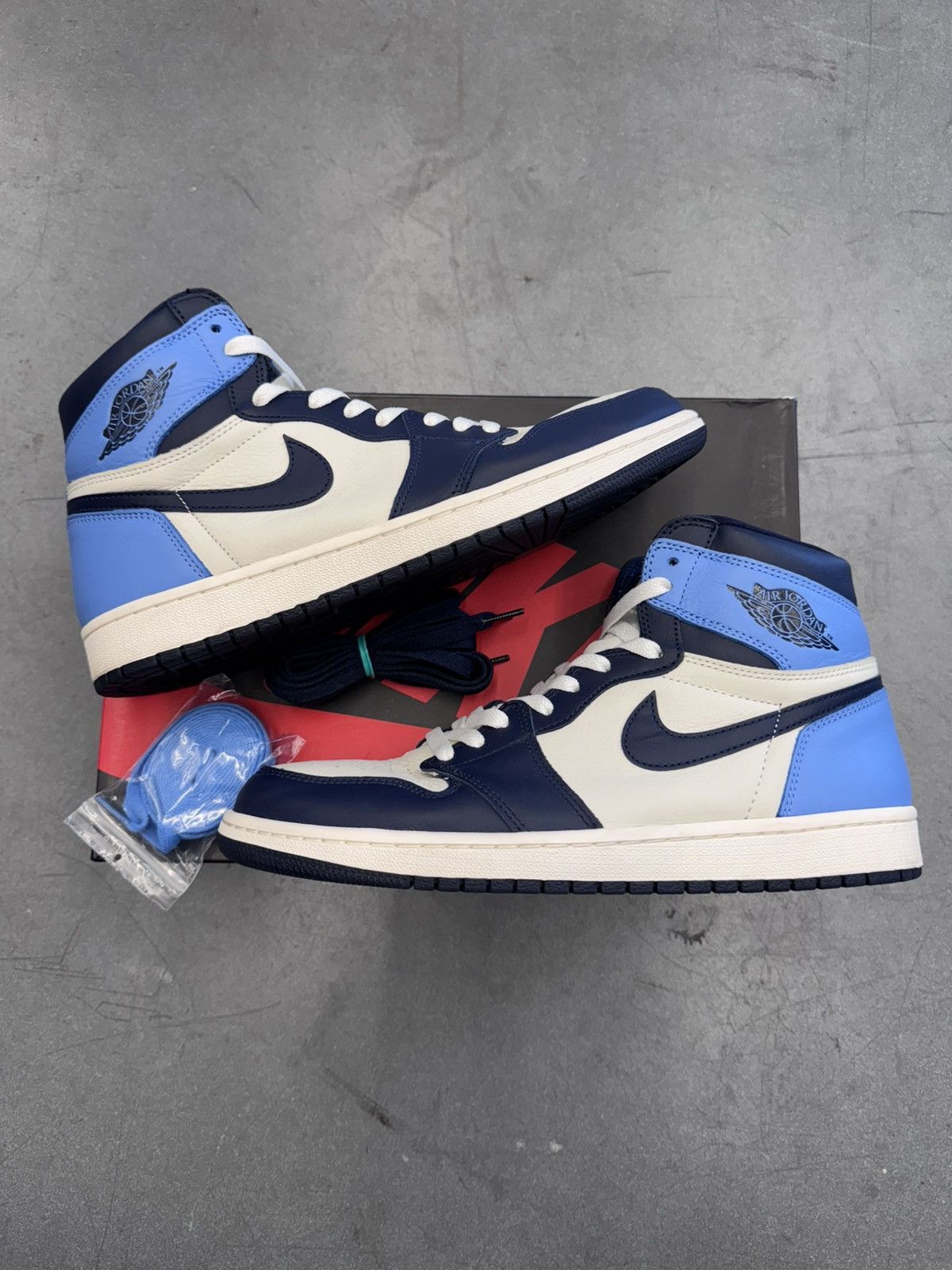 Jordan Brand 2019 Jordan 1 Retro High Obsidian Size US 10.5 / EU 43-44 - 1 Thumbnail