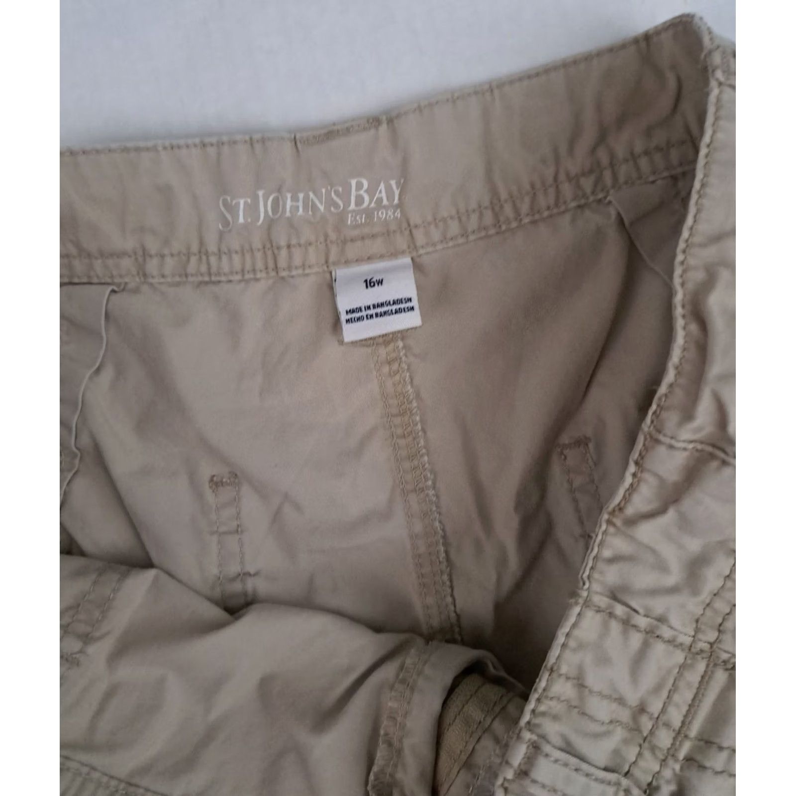 Vintage VINTAGE St. Johns Bay Khaki Hiking-Camping Shorts 16W Beige 100% Cotton Cargo with Pockets Regular Fit Women's Shorts Women Size 38" / US 16 / IT 52 - 4 Thumbnail