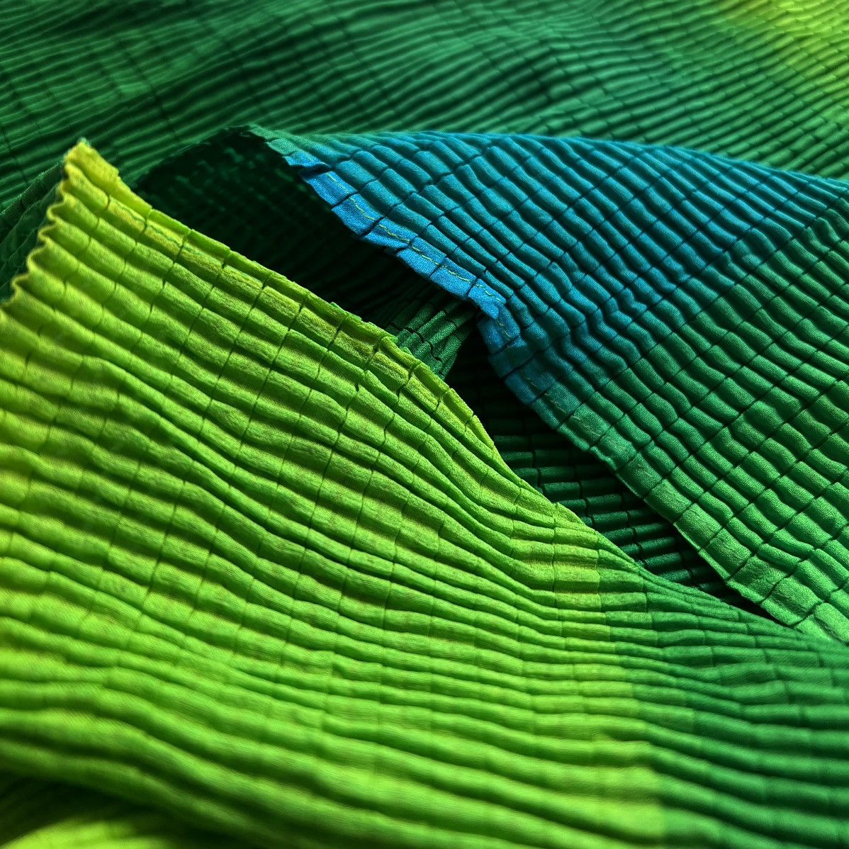 Issey Miyake × Japanese Brand × Pleats Please Issey Miyake ISSEY MIYAKE PLEATS COLOR SHADES SHIRT Size M / US 6-8 / IT 42-44 - 9 Thumbnail