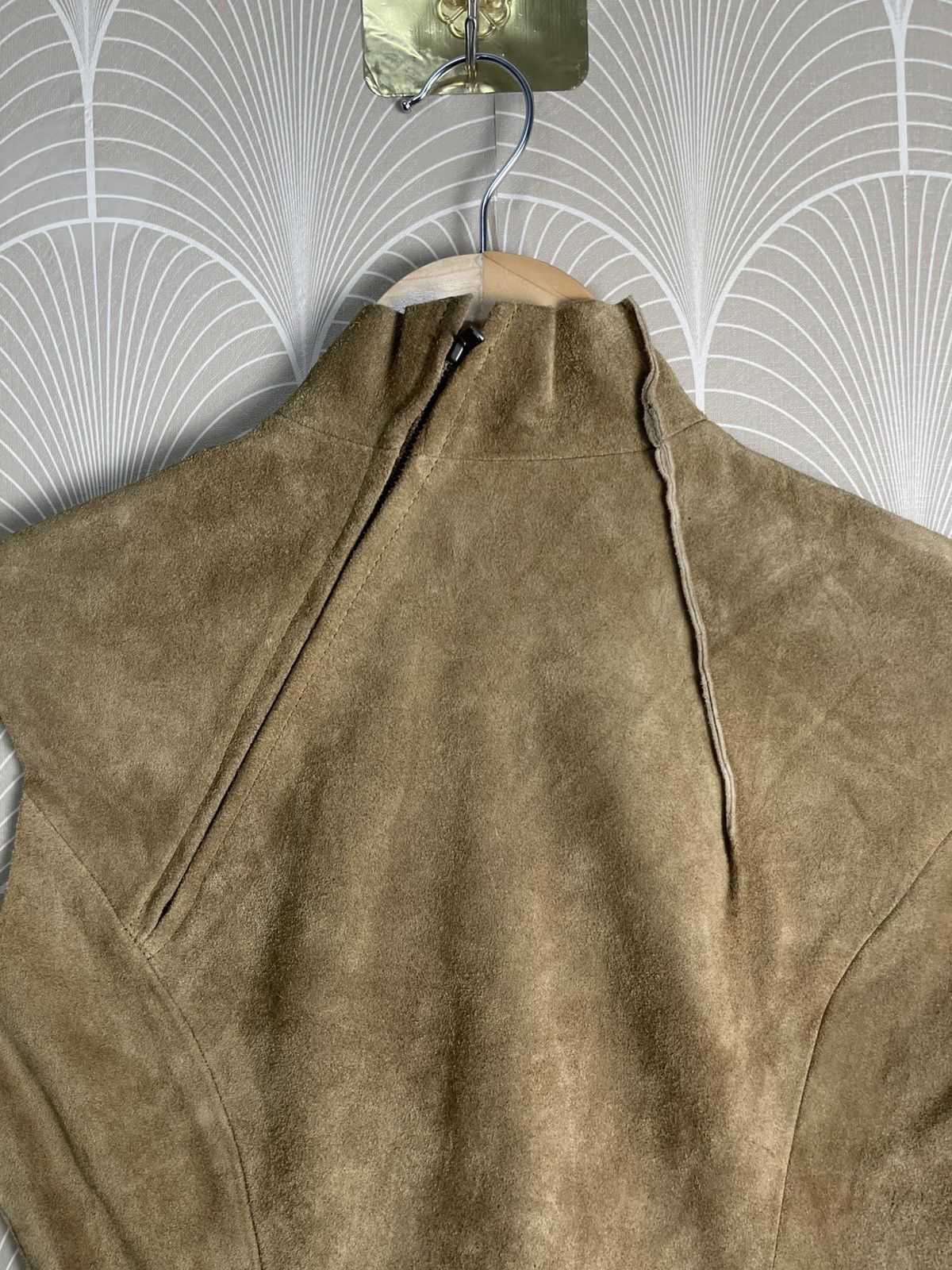 Japanese Brand × Vintage VINTAGE HOLONIC COWHIDE SUEDE LEATHER SLEEVELESS JACKET Size S / US 4 / IT 40 - 6 Thumbnail