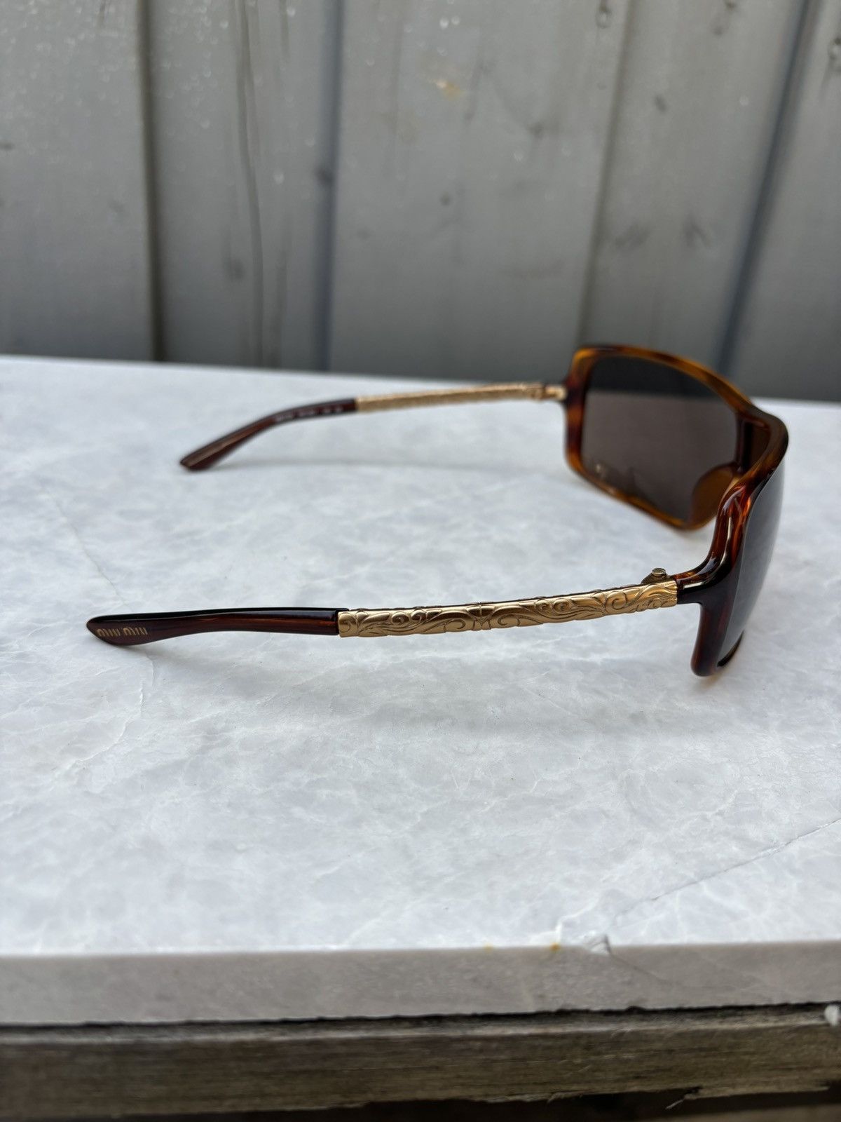Miu Miu × Prada 2000s Miu Miu Sunglasses Y2K Shield Gold SMU 10H Visor Overs Size ONE SIZE - 9 Thumbnail