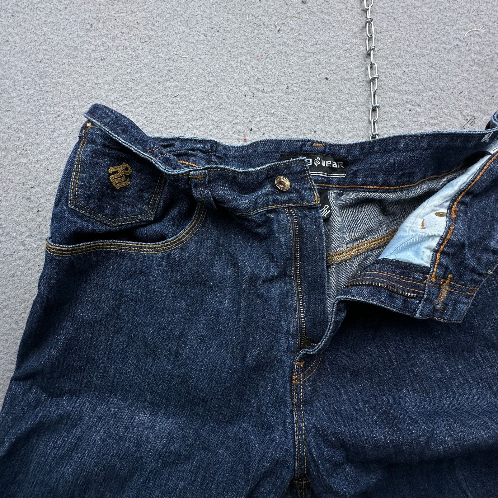 Rocawear Vintage Rocawear Dark Blue Logo Embroidered Jeans Men 40x32 Size US 40 / EU 56 - 12 Thumbnail