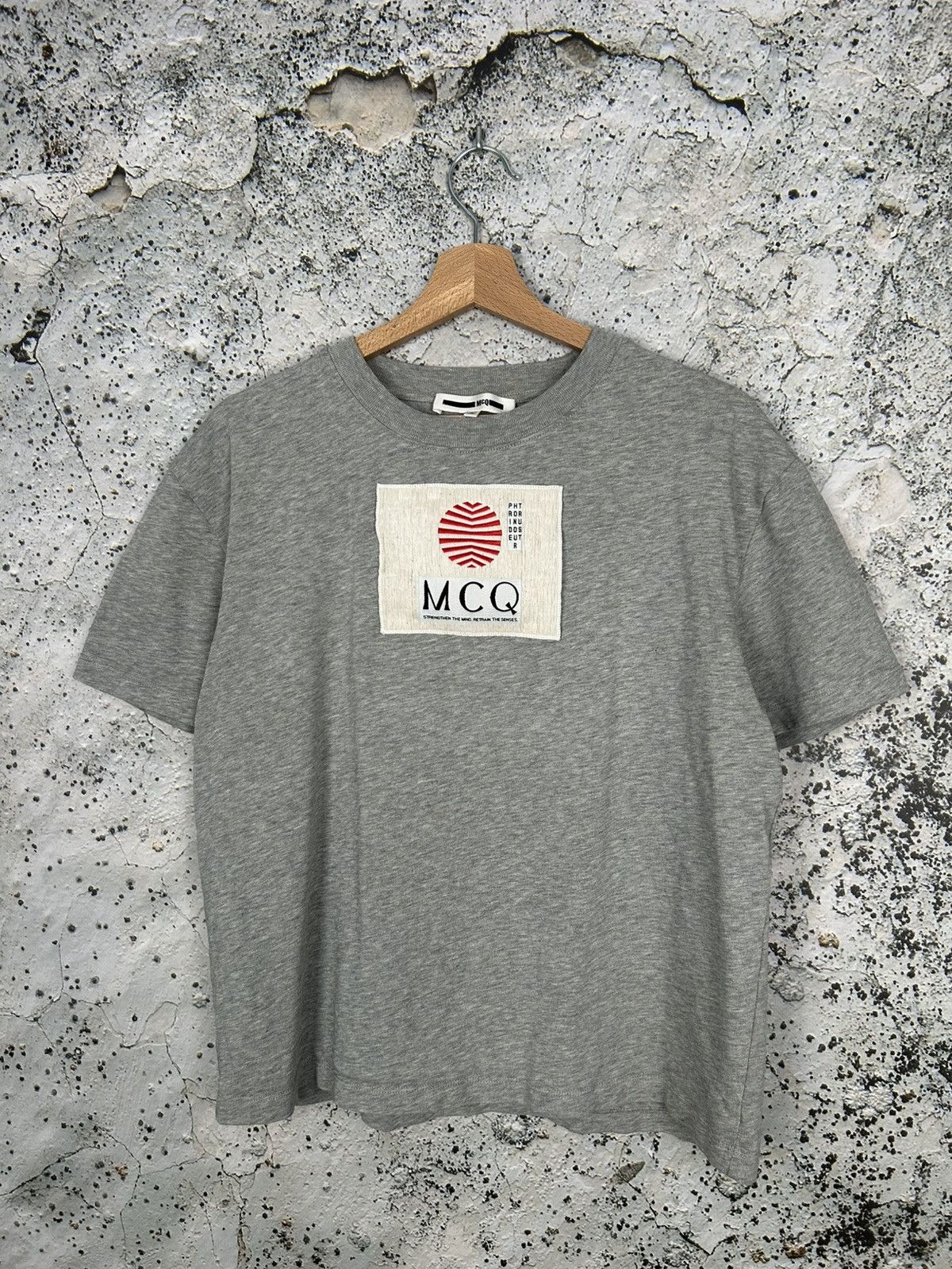 MCQ MCQ Japan Graphic Tee Avant Garde Designer Alternative Size US L / EU 52-54 / 3 - 1 Thumbnail