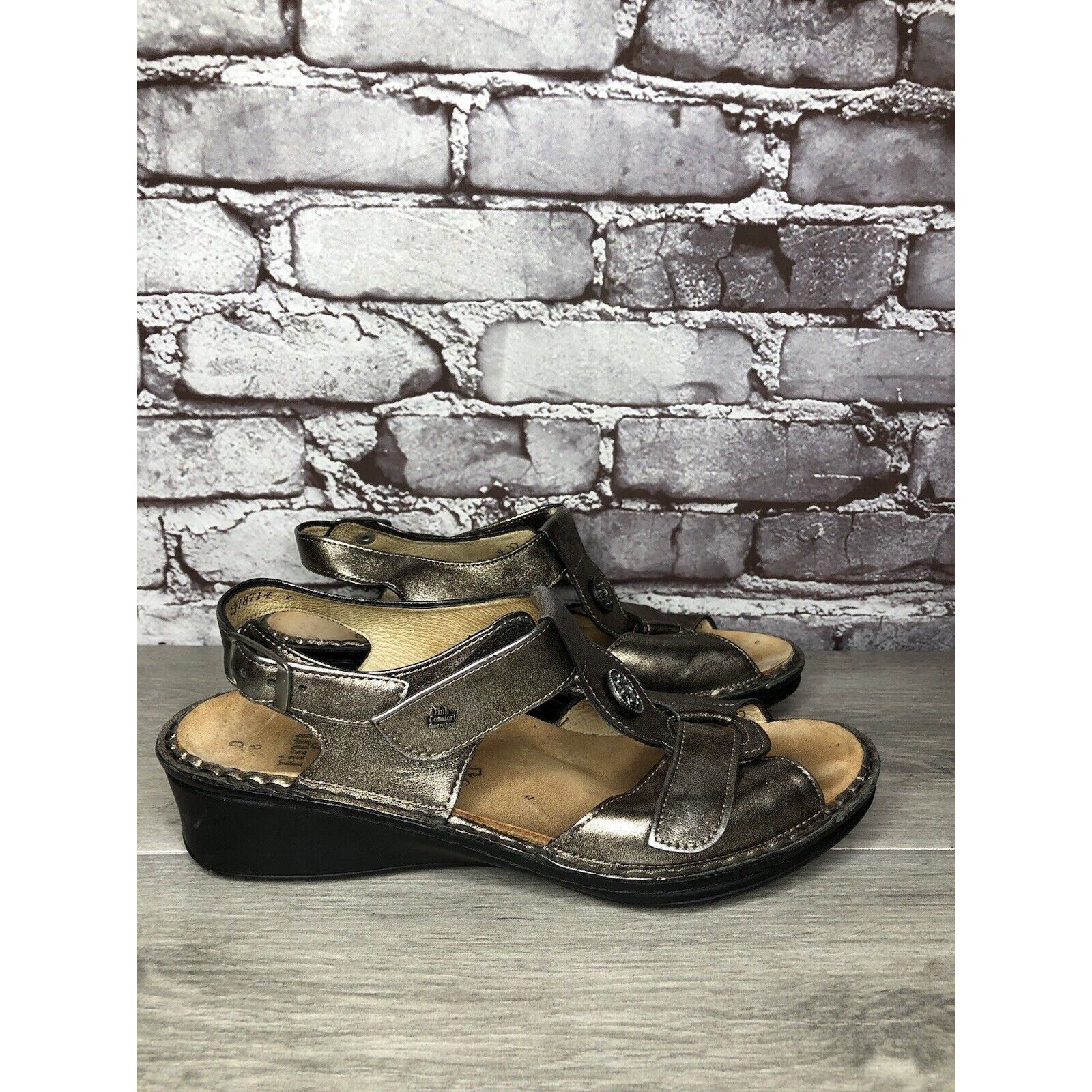 Other FINN COMFORT Adana Pewter Metallic Leather Strap Wedge Sanda Size US 8 / IT 38 - 12 Thumbnail