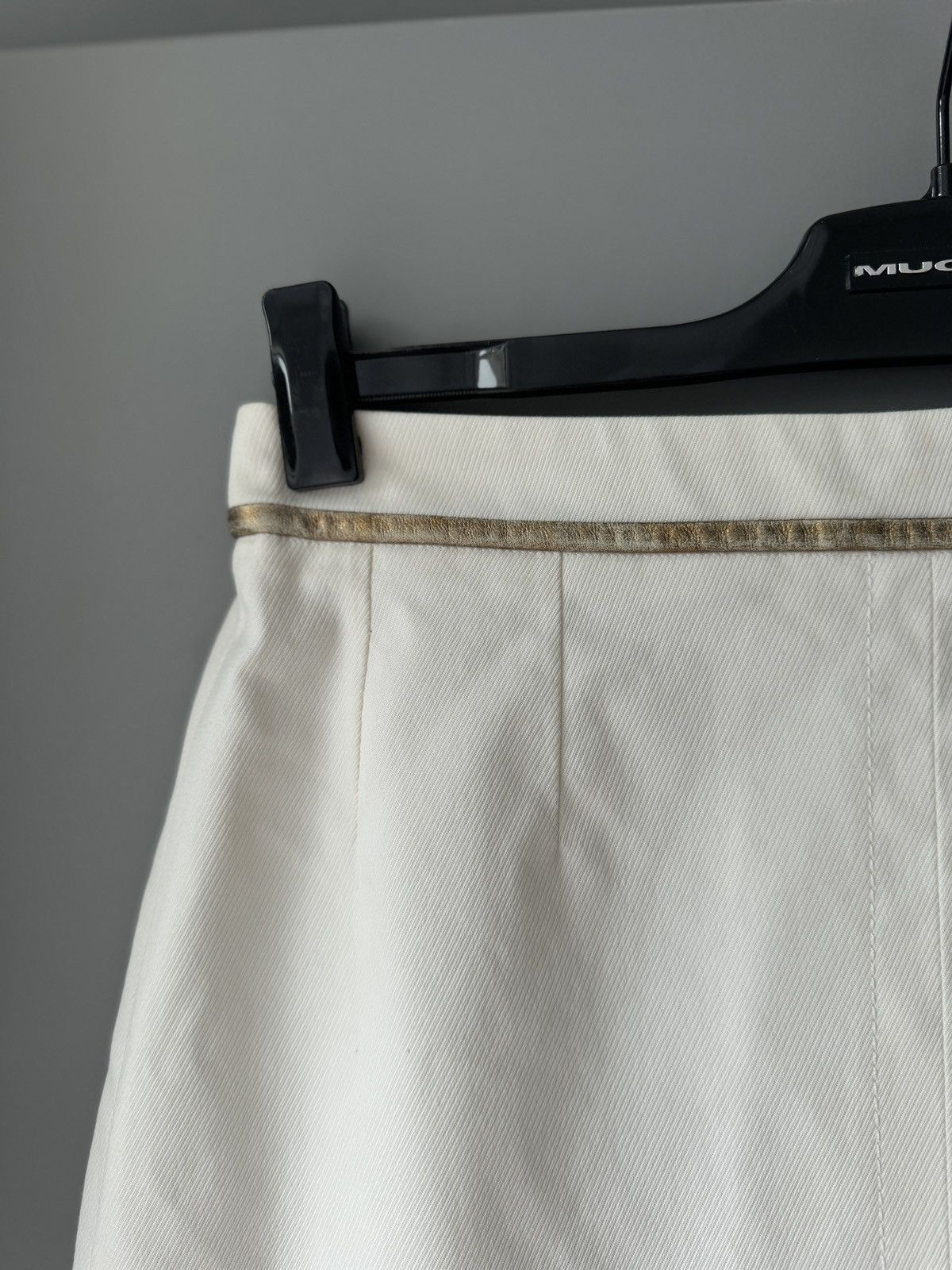 Gucci Vintage Gucci Cream Golden Line Skirt Size 27" / US 4 / IT 40 - 2 Thumbnail
