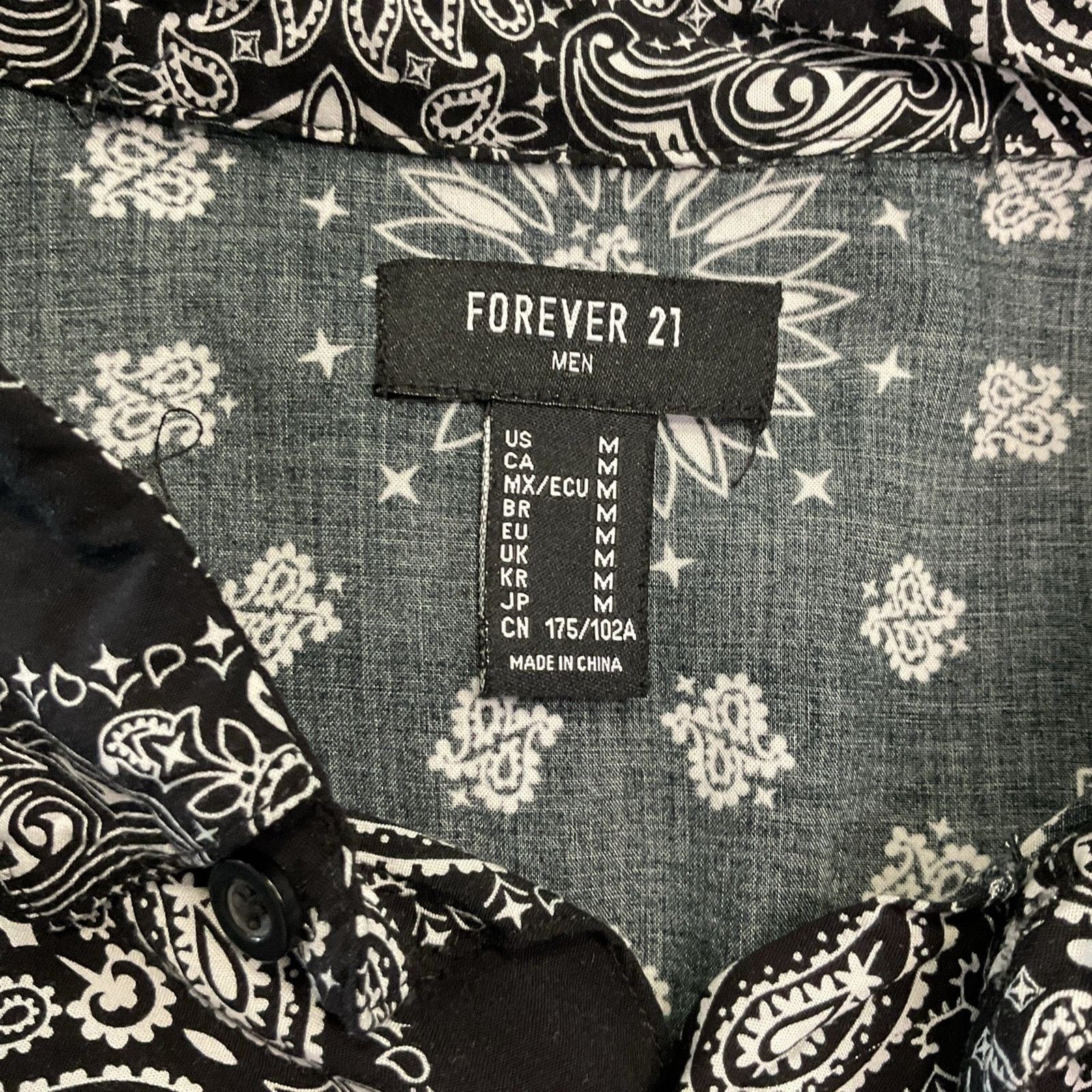 Forever 21 Forever 21 Bandana Print Button-Up Shirt Size US M / EU 48-50 / 2 - 3 Thumbnail