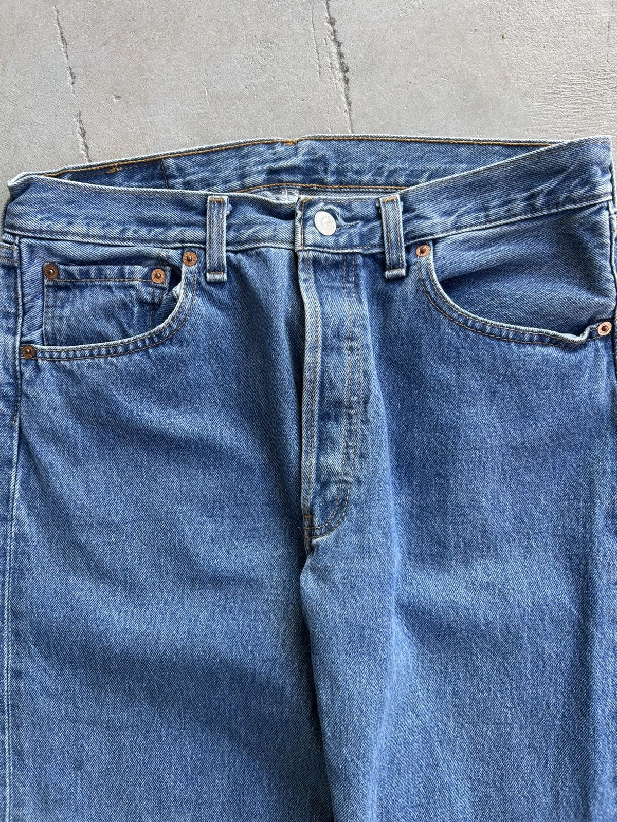 Levi's × Vintage Vintage 90s Levi’s 501 Medium Wash Distressed Jeans Size US 30 / EU 46 - 3 Thumbnail