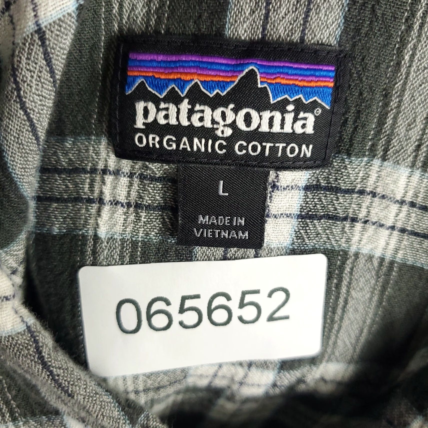 Patagonia Patagonia Shirt Large Gray Plaid Textured Stretch Button Up Short Sleeve Size US L / EU 52-54 / 3 - 7 Thumbnail