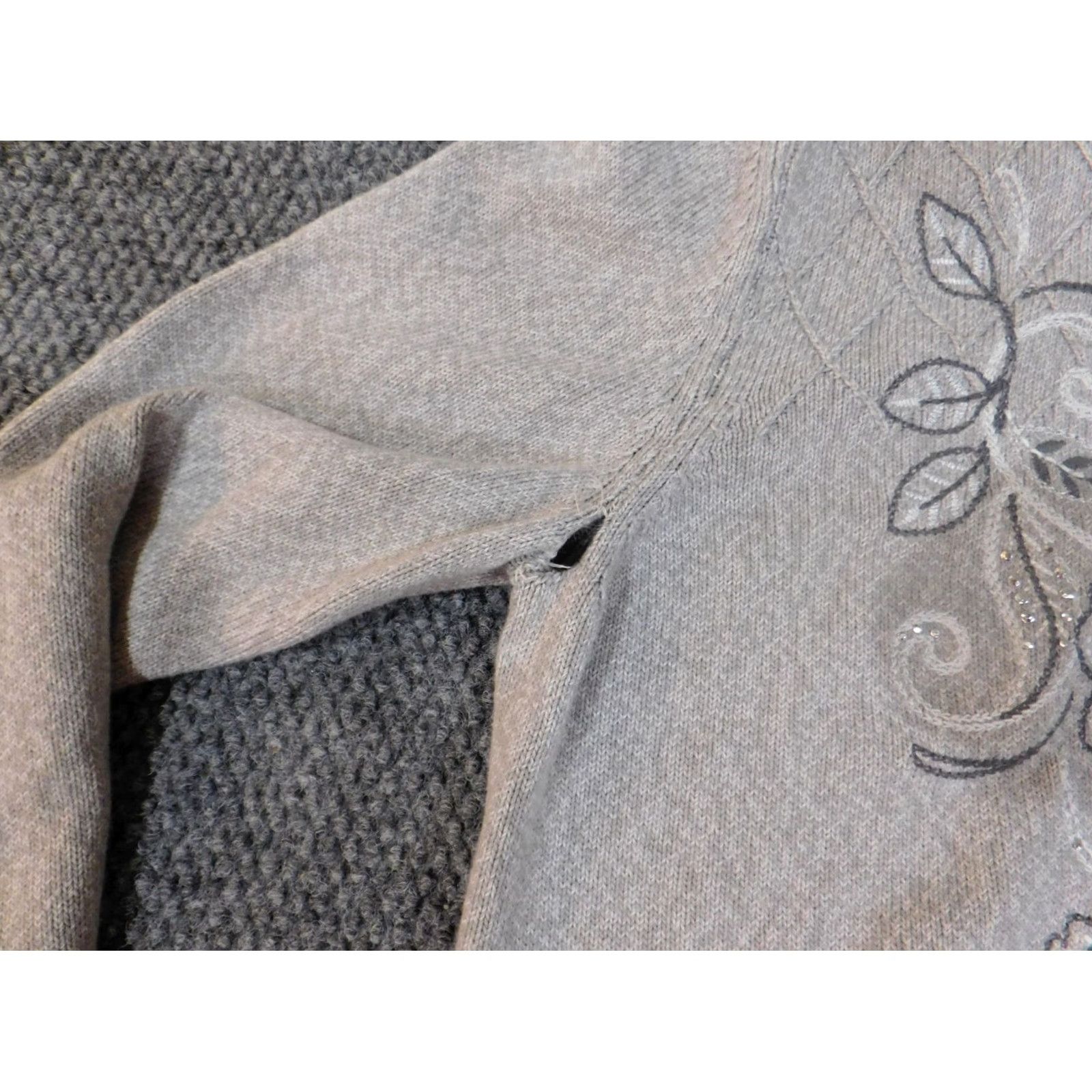 Vintage Alfred Dunner Sweater Womens Pullover Crew Neck L Gray Floral Embroidered Knit Cotton Acrylic Raglan Sleeve Modern Vintage: No, Regular Fit Size L / US 10 / IT 46 - 5 Thumbnail