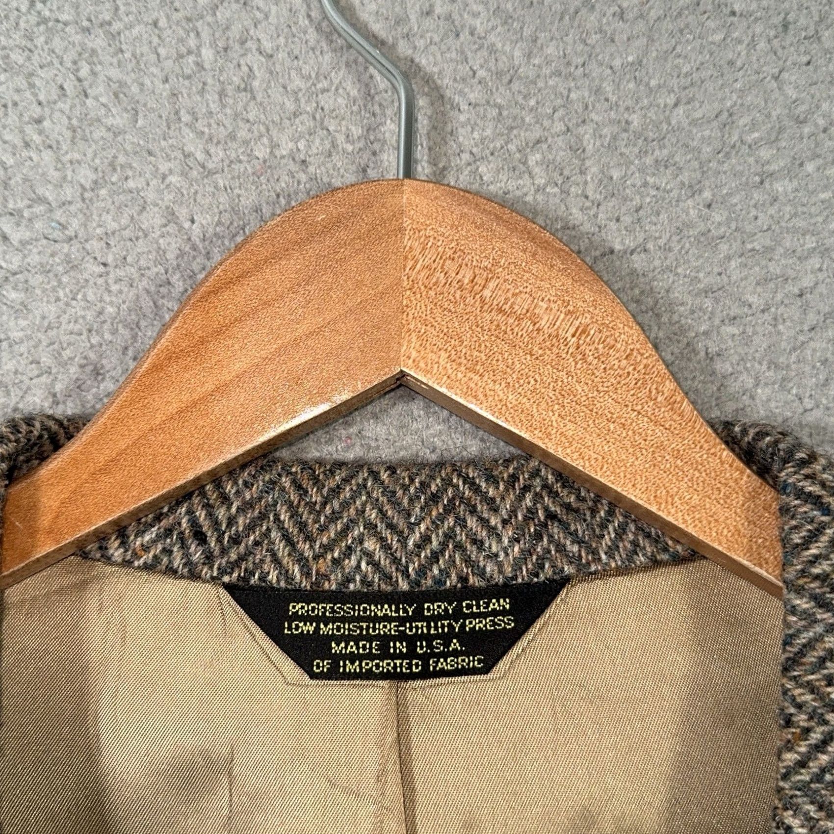 Harris Tweed VINTAGE Harris Tweed Blazer Sport Coat Wool 44 Long Herringbone USA Mens Long Coat 3-Button Notch Lapel Brown Size 44R - 5 Thumbnail