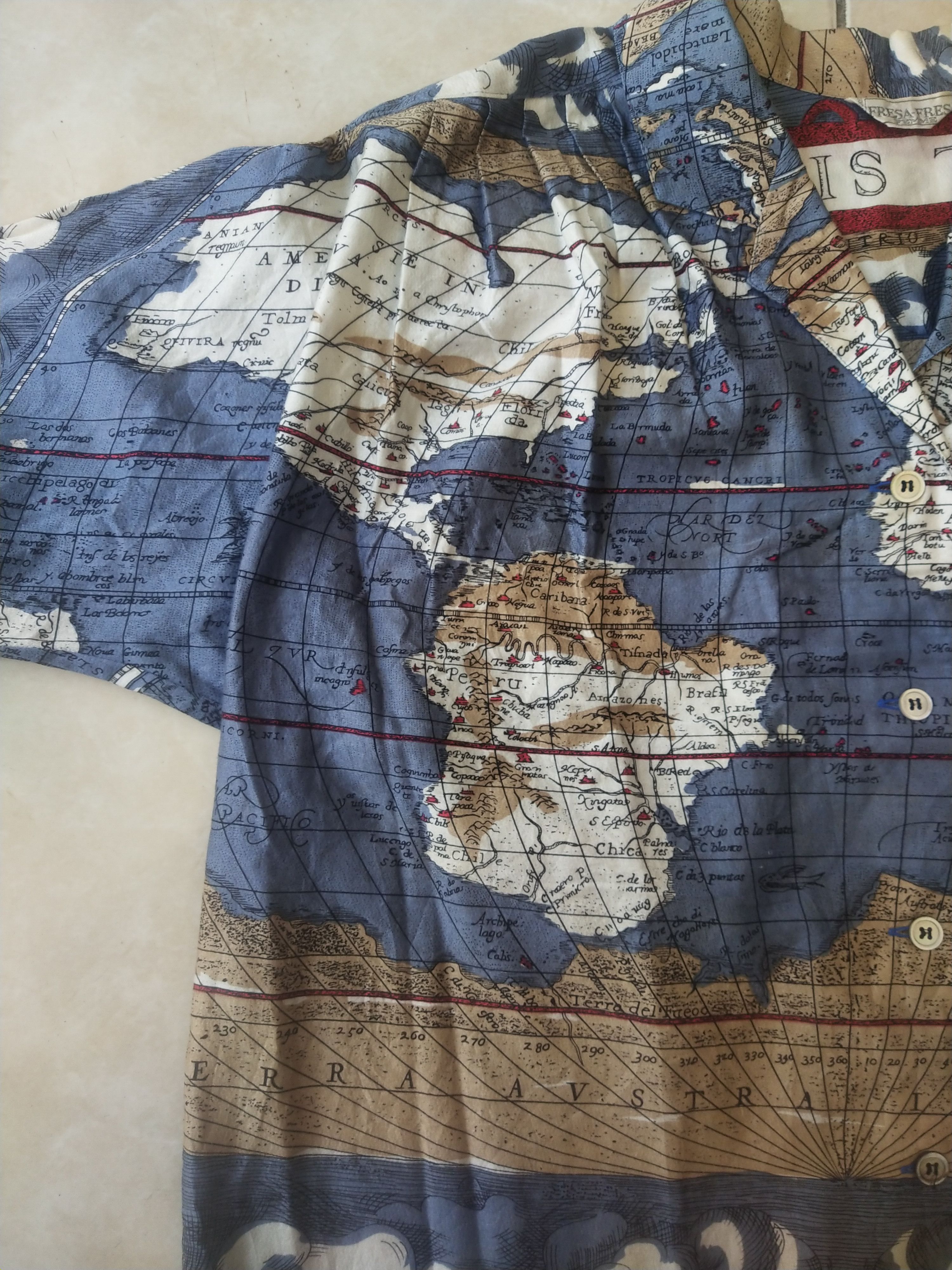 Vintage Vintage Fresa World Map Print Shirt Japan Graphic Size US M / EU 48-50 / 2 - 3 Thumbnail