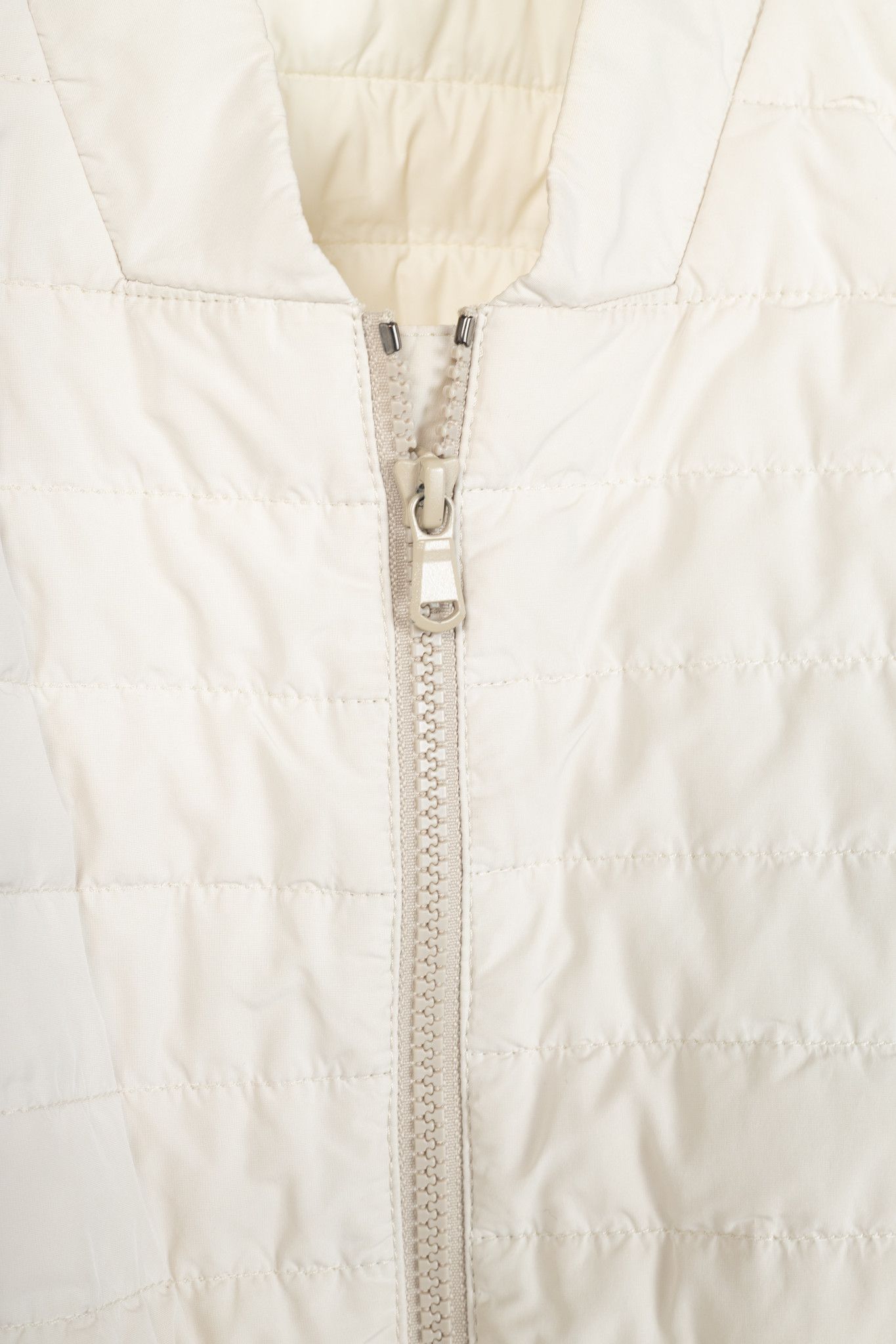 Brunello Cucinelli Brunello Cucinelli SS15 Ecru Taffeta Quilted Down Vest Size S / US 4 / IT 40 - 7 Thumbnail