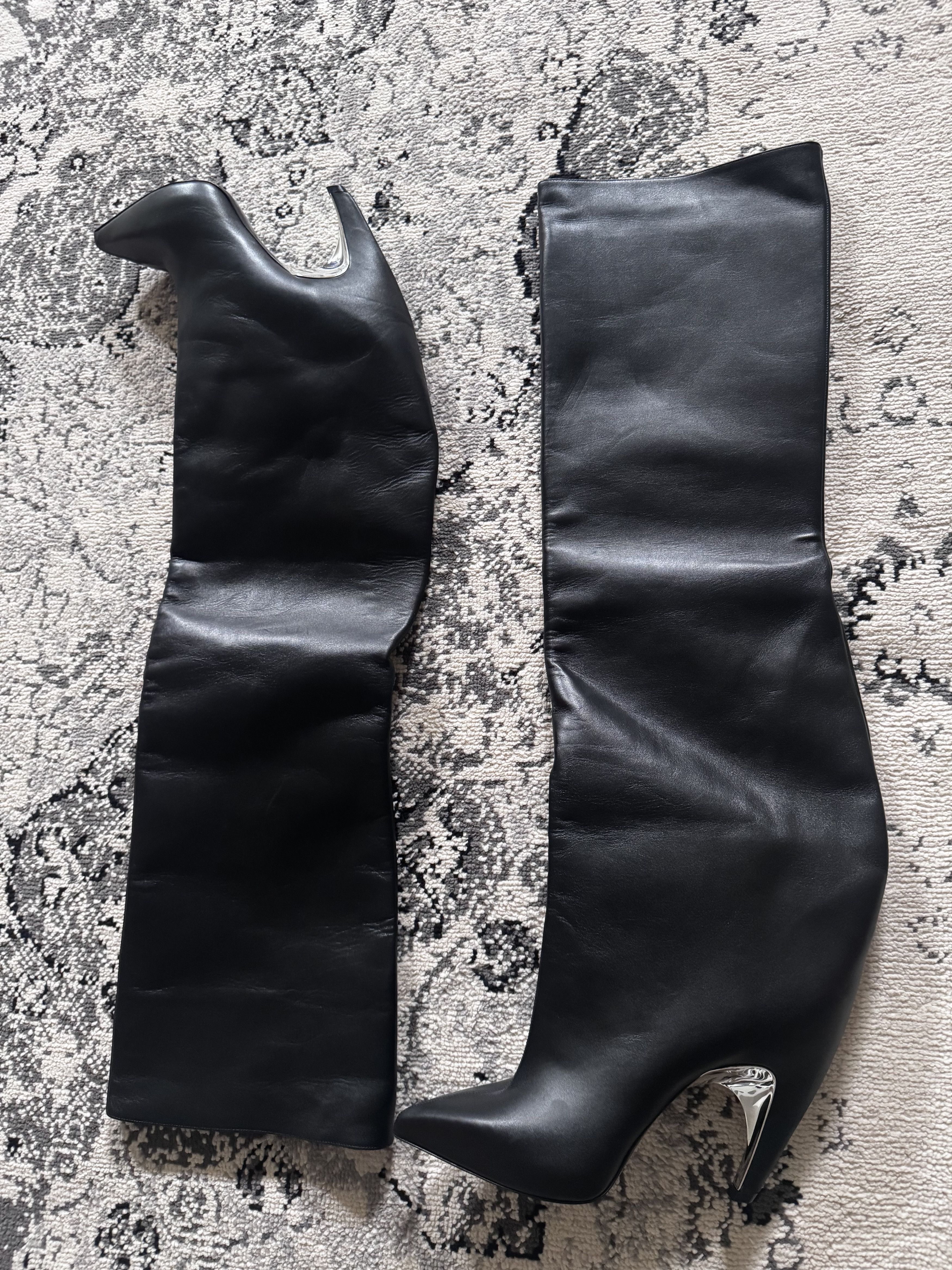 Alexander McQueen Alexander McQueen Armadillo black boots size 37.5 Size US 7.5 / IT 37.5 - 1 Thumbnail