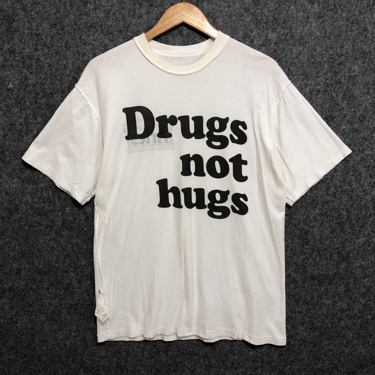 Aries Aries Drugs Not Hugs T-Shirt Size US M / EU 48-50 / 2 - 3 Thumbnail