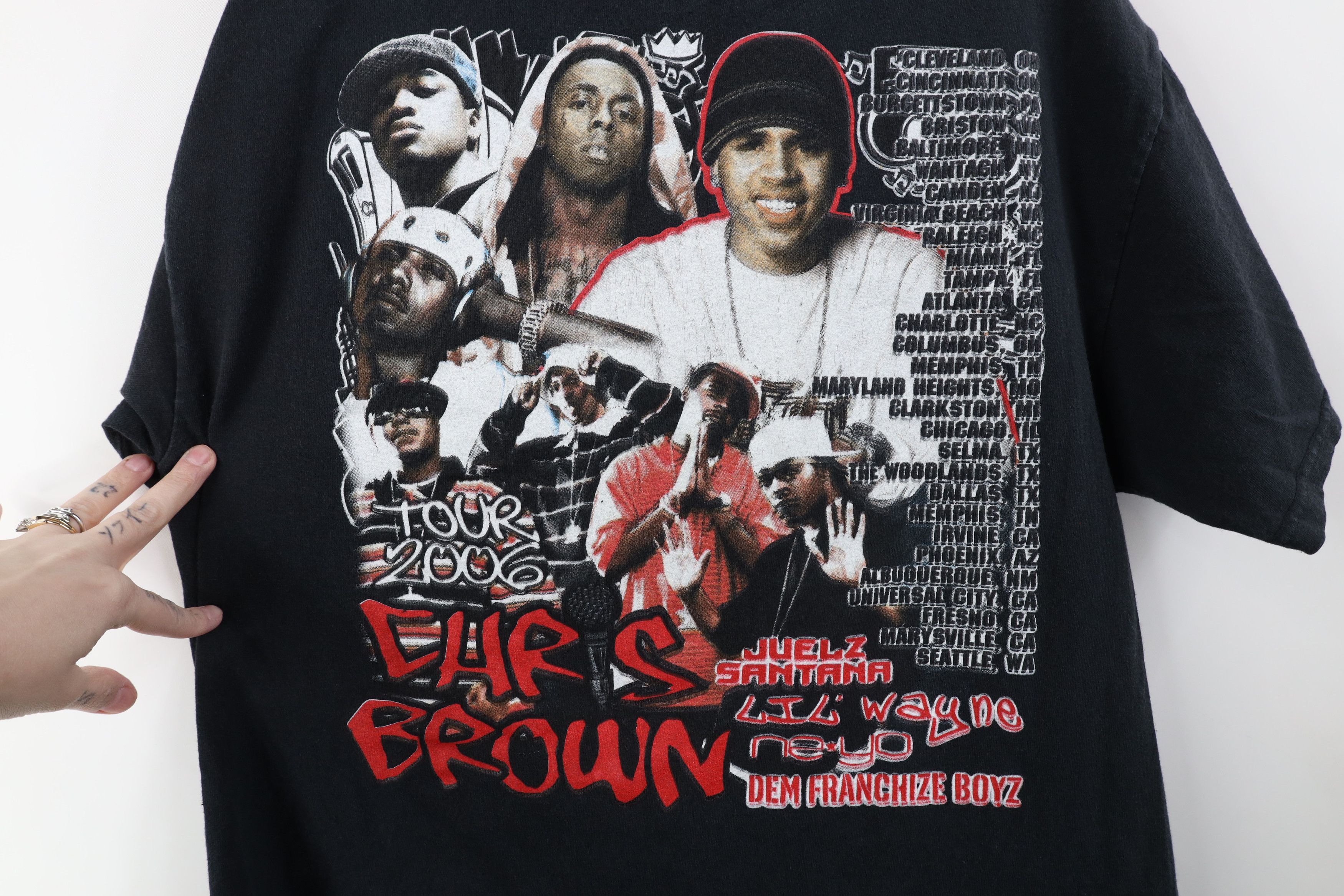 Vintage Vintage 2006 Tour Chris Brown Lil Wayne NeYo Juelz T-Shirt Size US L / EU 52-54 / 3 - 11 Thumbnail