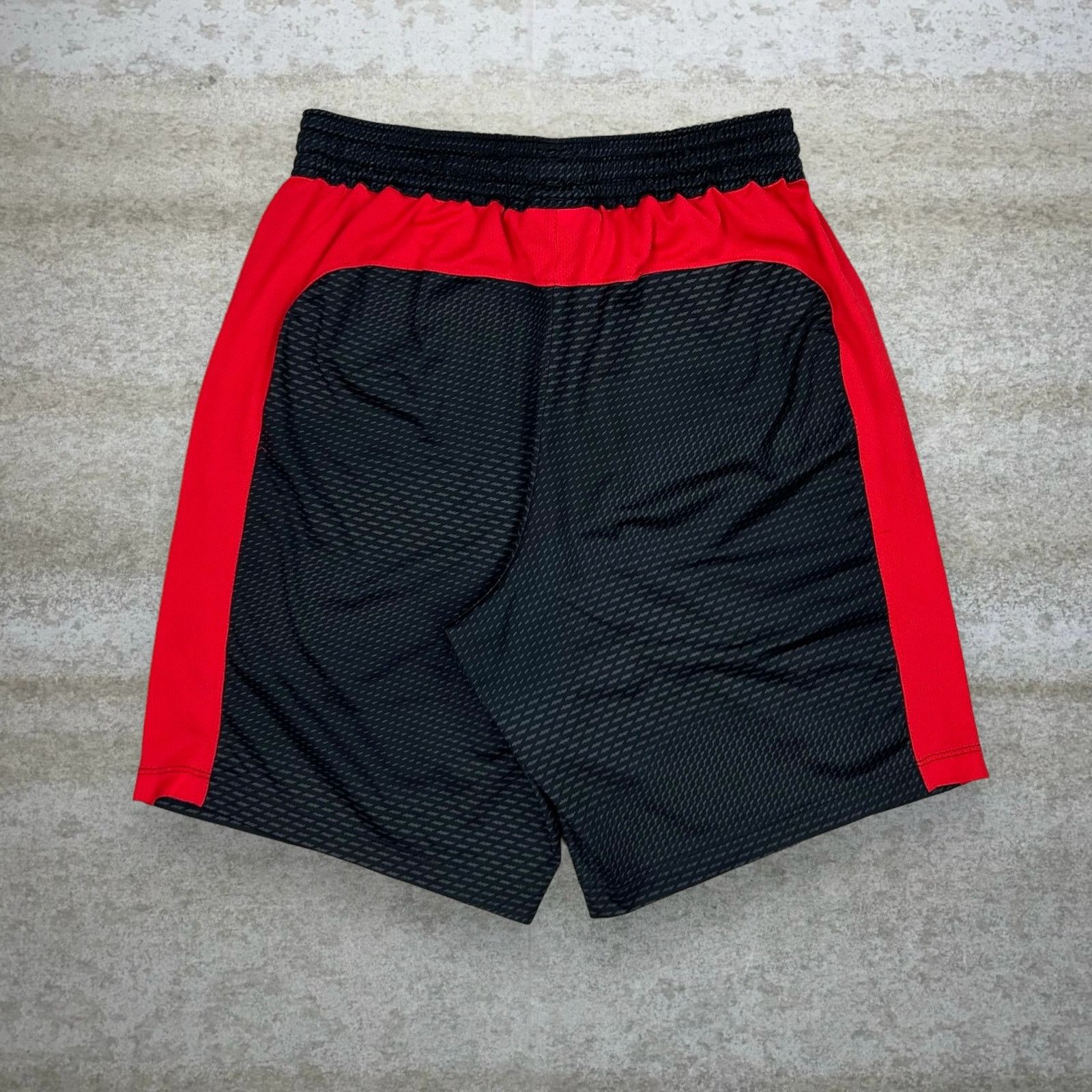 Under Armour Vintage Y2K Under Armour Gym Shorts Mens S Black Red Size US 28 / EU 44 - 2 Thumbnail
