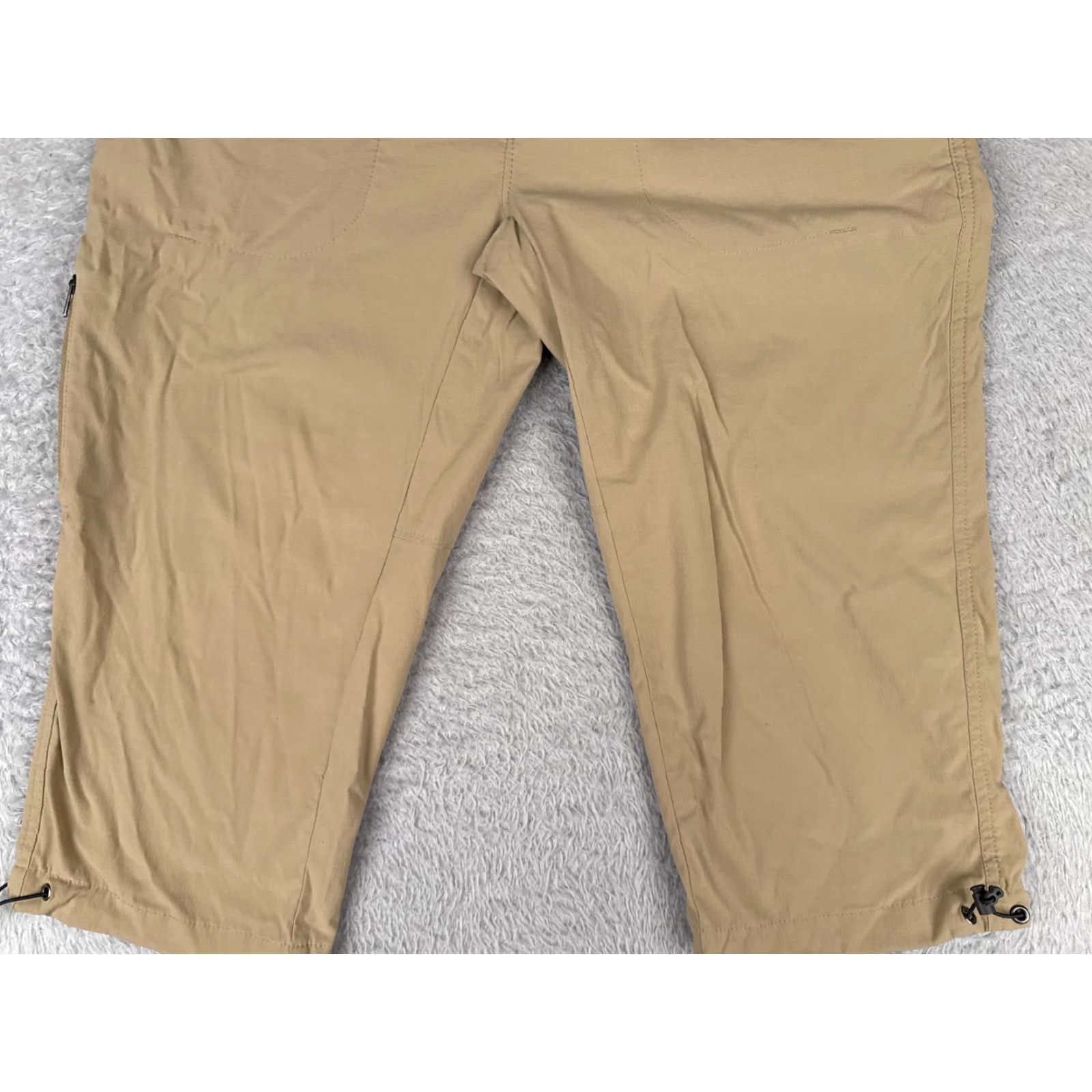 Vintage Columbia Pants Womens Beige Nylon Capri 34x18 Regular Stretch 10 Casual Capris, Travel, Workwear Womens, 18in Inseam, Flat Front, Machine Washable Size 32" / US 10 / IT 46 - 3 Thumbnail