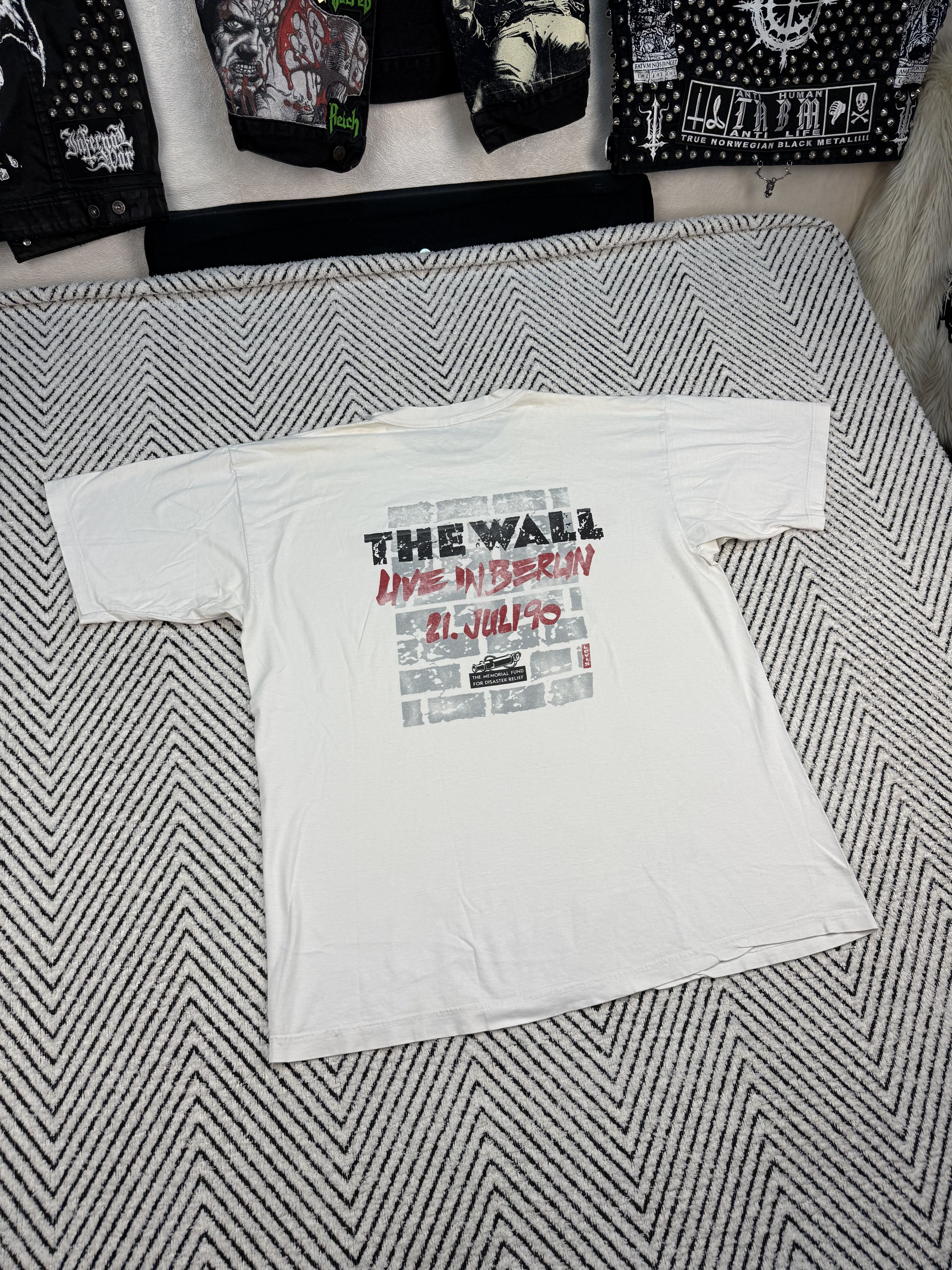 Vintage Pink Floyd vintage tshirt 1990 Size US L / EU 52-54 / 3 - 5 Thumbnail