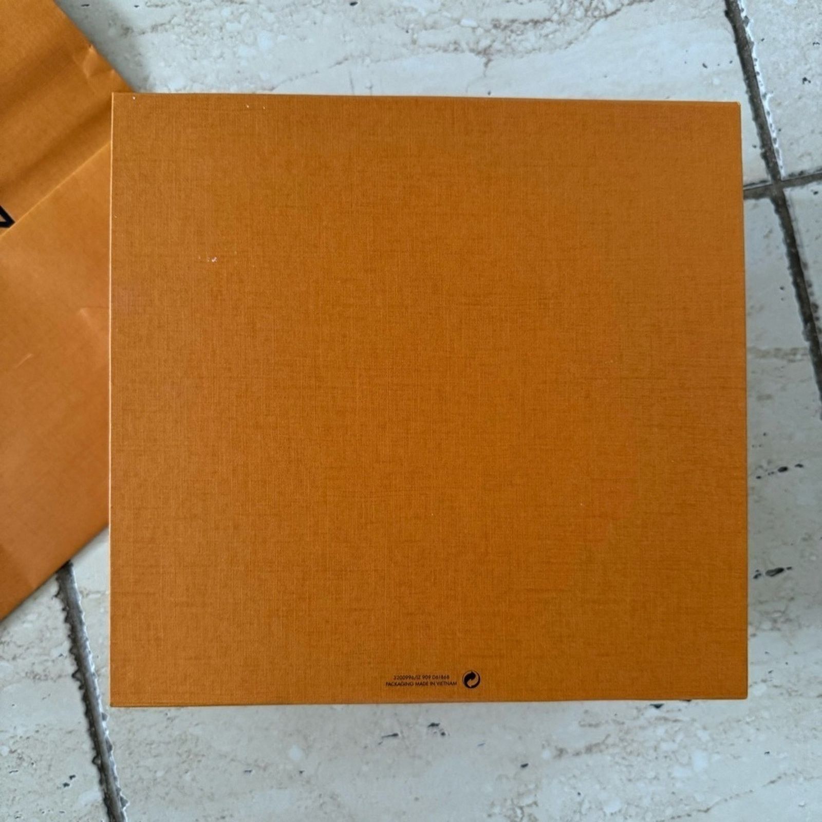 Louis Vuitton LOUIS VUITTON Bag, Box, Ribbon Set, Authentic Size ONE SIZE - 8 Thumbnail