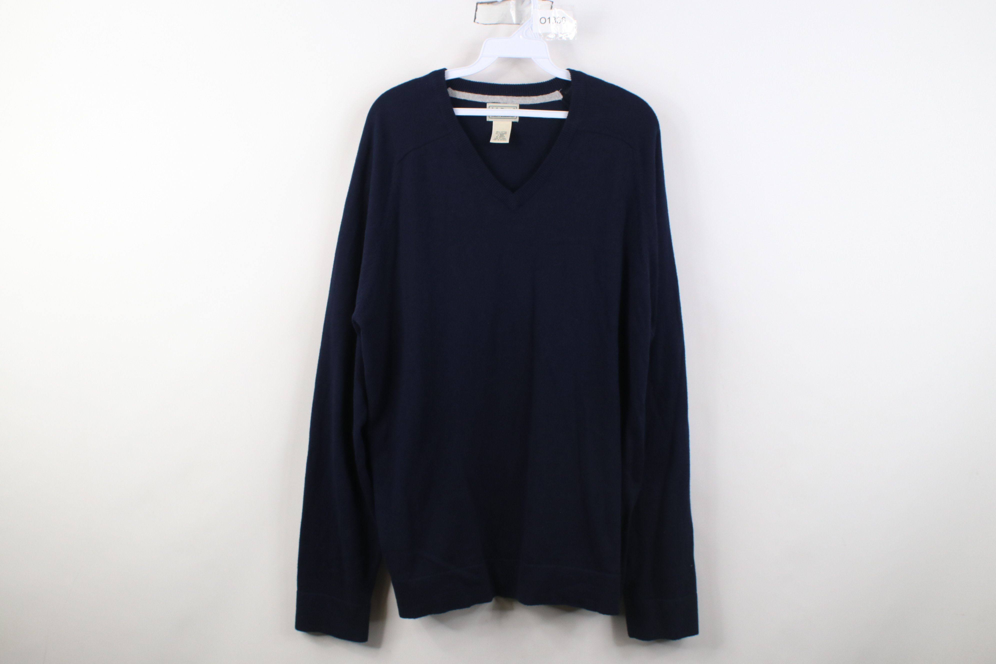 L.L. Bean Vintage LL Bean Cashmere Knit V-Neck Sweater Navy Blue Size US L / EU 52-54 / 3 - 1 Thumbnail