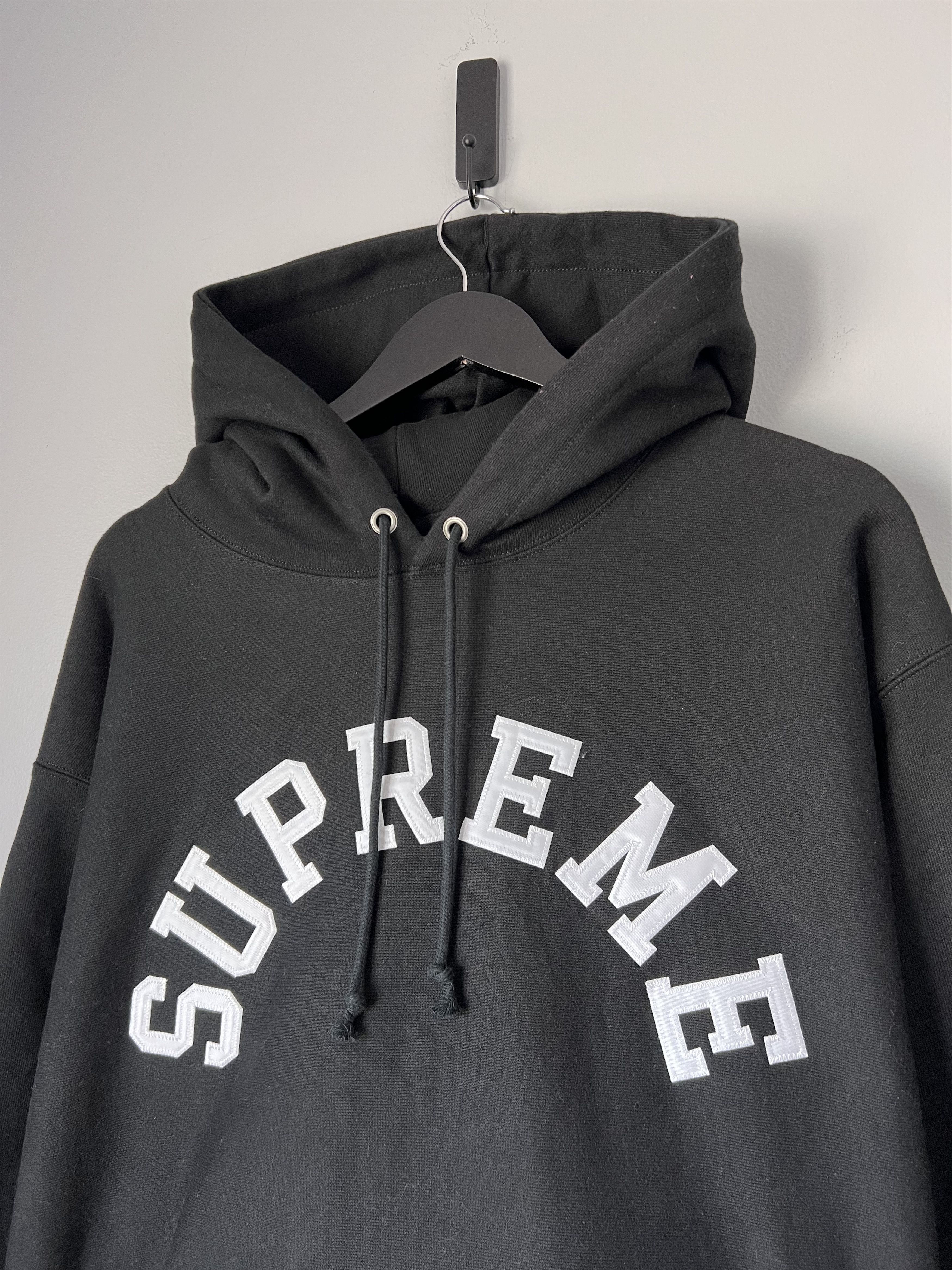 Champion × Supreme Supreme Champion Arc Logo Hoodie in Black Size US XL / EU 56 / 4 - 2 Thumbnail