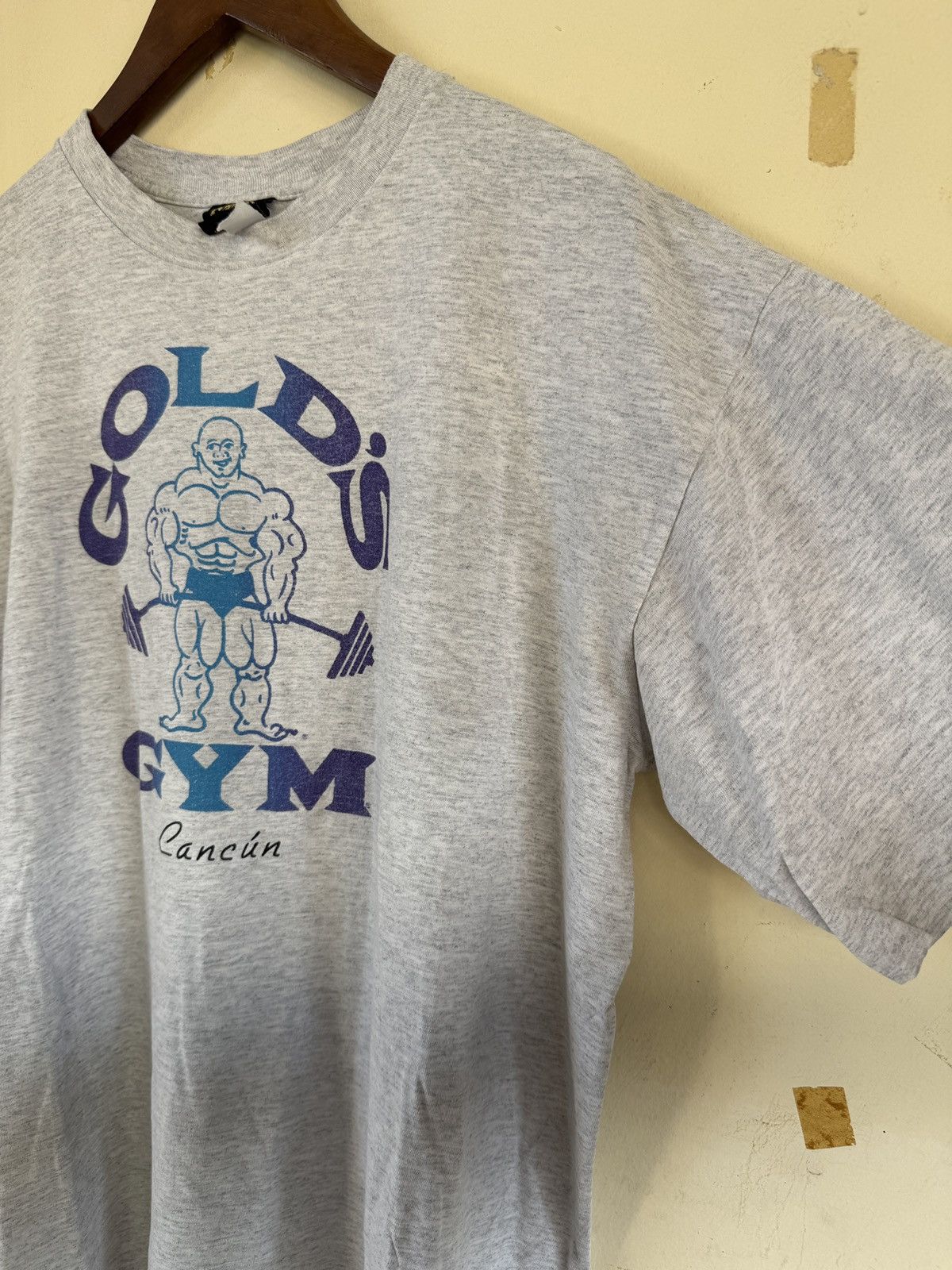 Vintage *RARE* GOLD’S GYM 90s 80s TEE BODYBUILDING TRAINING USA Size US XL / EU 56 / 4 - 4 Thumbnail
