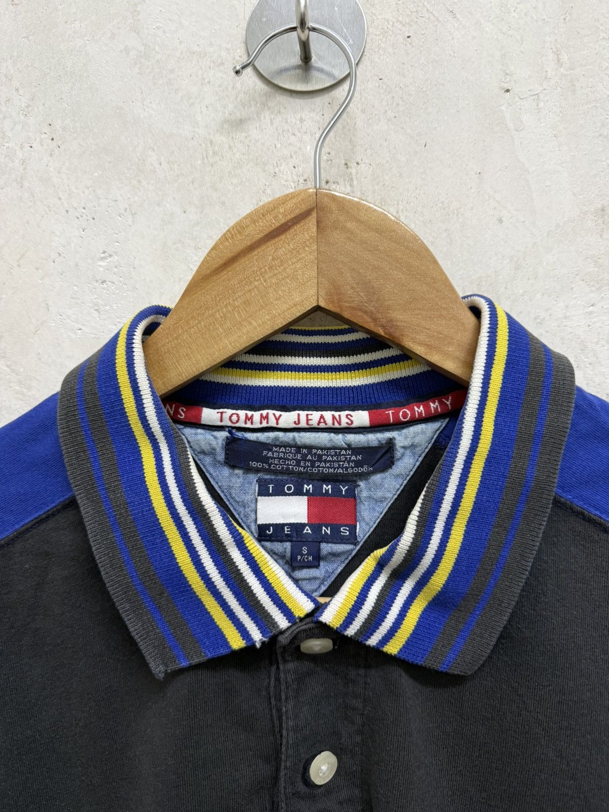 Tommy Hilfiger Vintage Tommy Hilfiger Faded Polo Tshirt Size US L / EU 52-54 / 3 - 5 Thumbnail