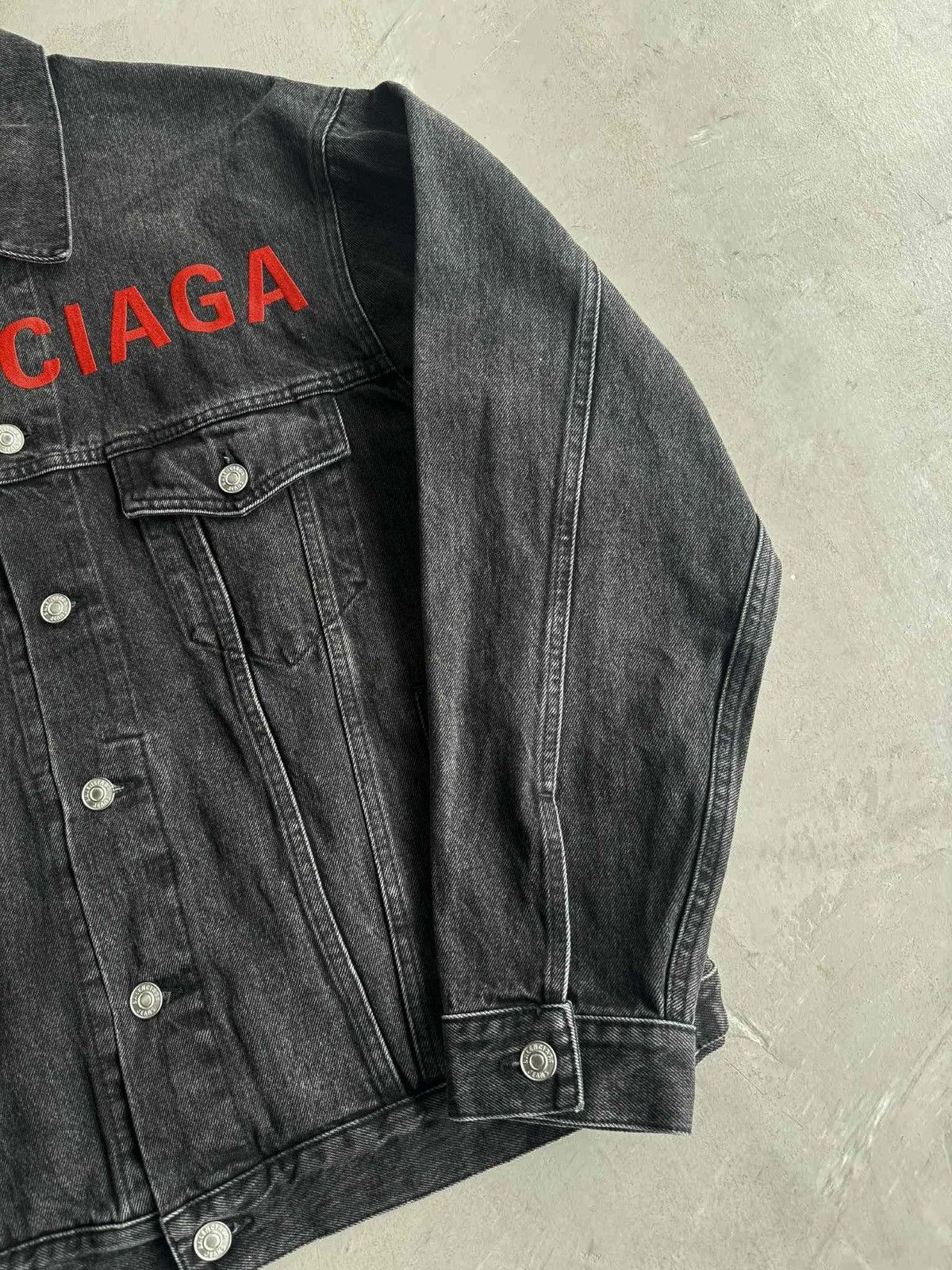 Balenciaga Balenciaga - SS20 Red Script Embroidered Denim Jacket Size US S / EU 44-46 / 1 - 6 Thumbnail