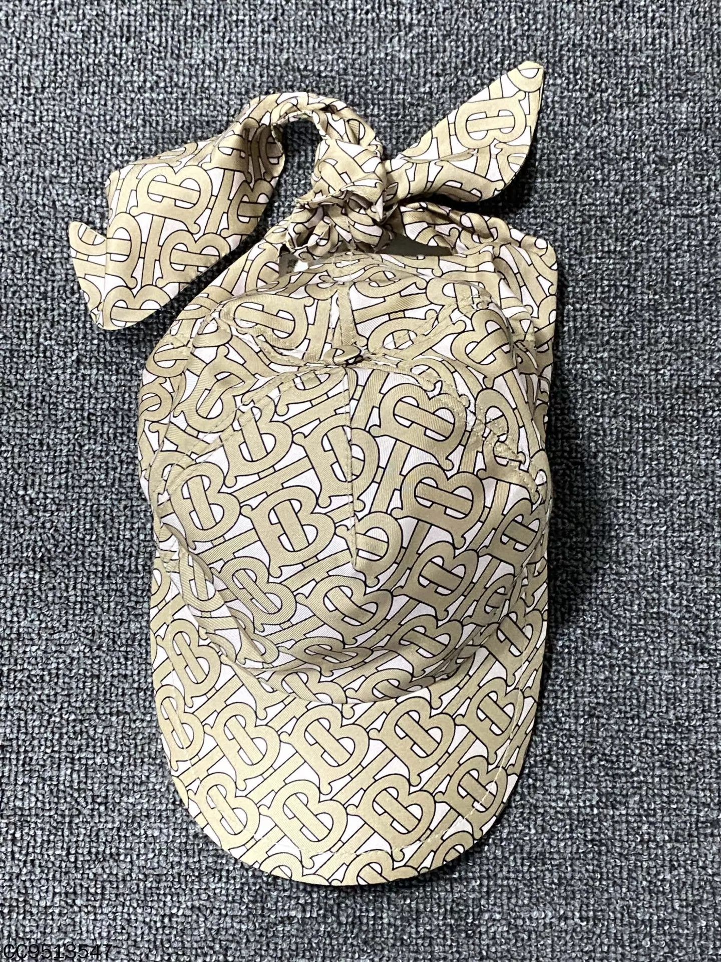 Burberry Burberry all over print silk bucket hat S/M 99 new Size ONE SIZE - 3 Thumbnail