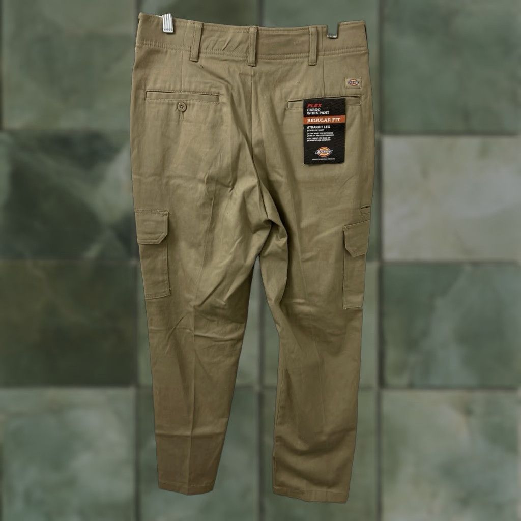 Dickies Dickies Flex Cargo Work Pants Mens 32x32 Tan Khaki Regular Fit Straight Leg NWT Size US 32 / EU 48 - 1 Thumbnail