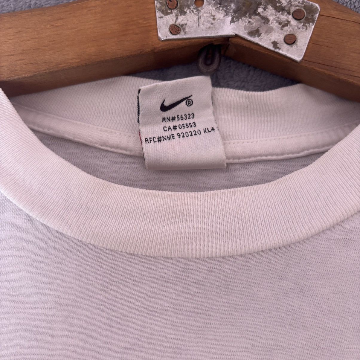 Nike Vintage Rare 90s Nike Center Swoosh Boxy Tee Archive Style Size US L / EU 52-54 / 3 - 5 Thumbnail