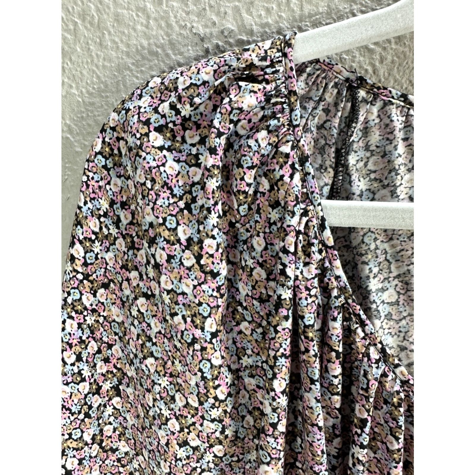 H&M H&M Black Pink Blue Microfloral Ruched Shift Dress Mini Long Sleeve Viscose Sz M Dress Womens Short Sleeve Floral Ruched Casual Party/Cocktail Size M / US 6-8 / IT 42-44 - 4 Thumbnail