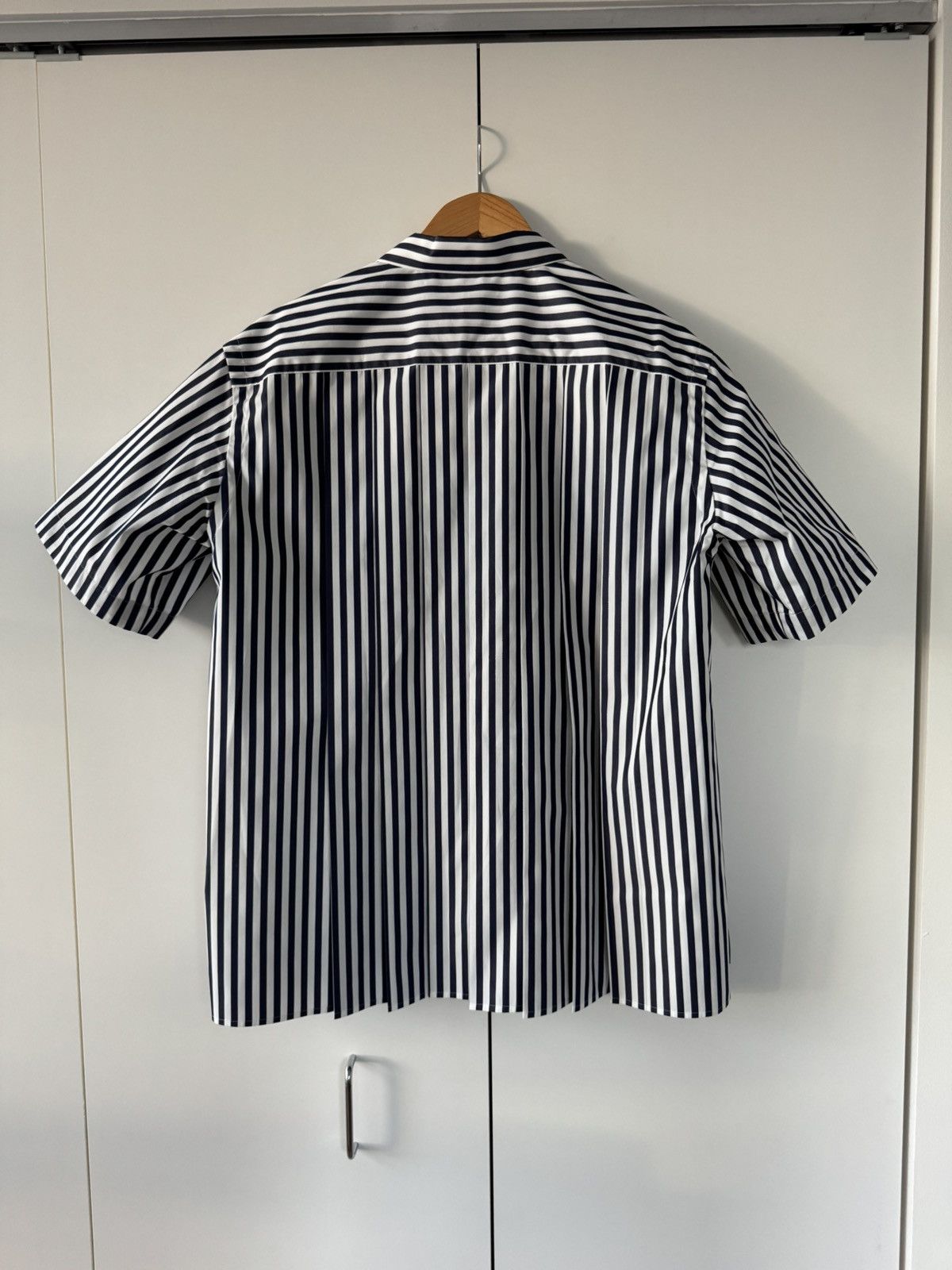 Sacai White and Navy Stripe Pleated Shirt 2 Size US M / EU 48-50 / 2 - 6 Thumbnail
