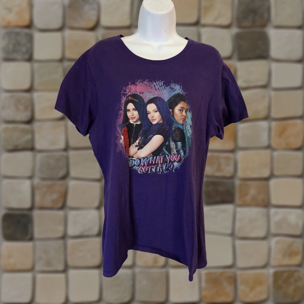 Disney Disney Descendants Purple T Shirt Size XL Womens Size XL / US 12-14 / IT 48-50 - 1 Thumbnail