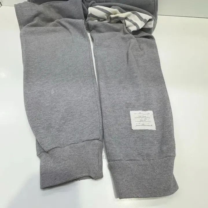 Thom Browne Thom Browne Colorful Mid-Waist Comfort Short Pants. Size US 32 / EU 48 - 6 Thumbnail