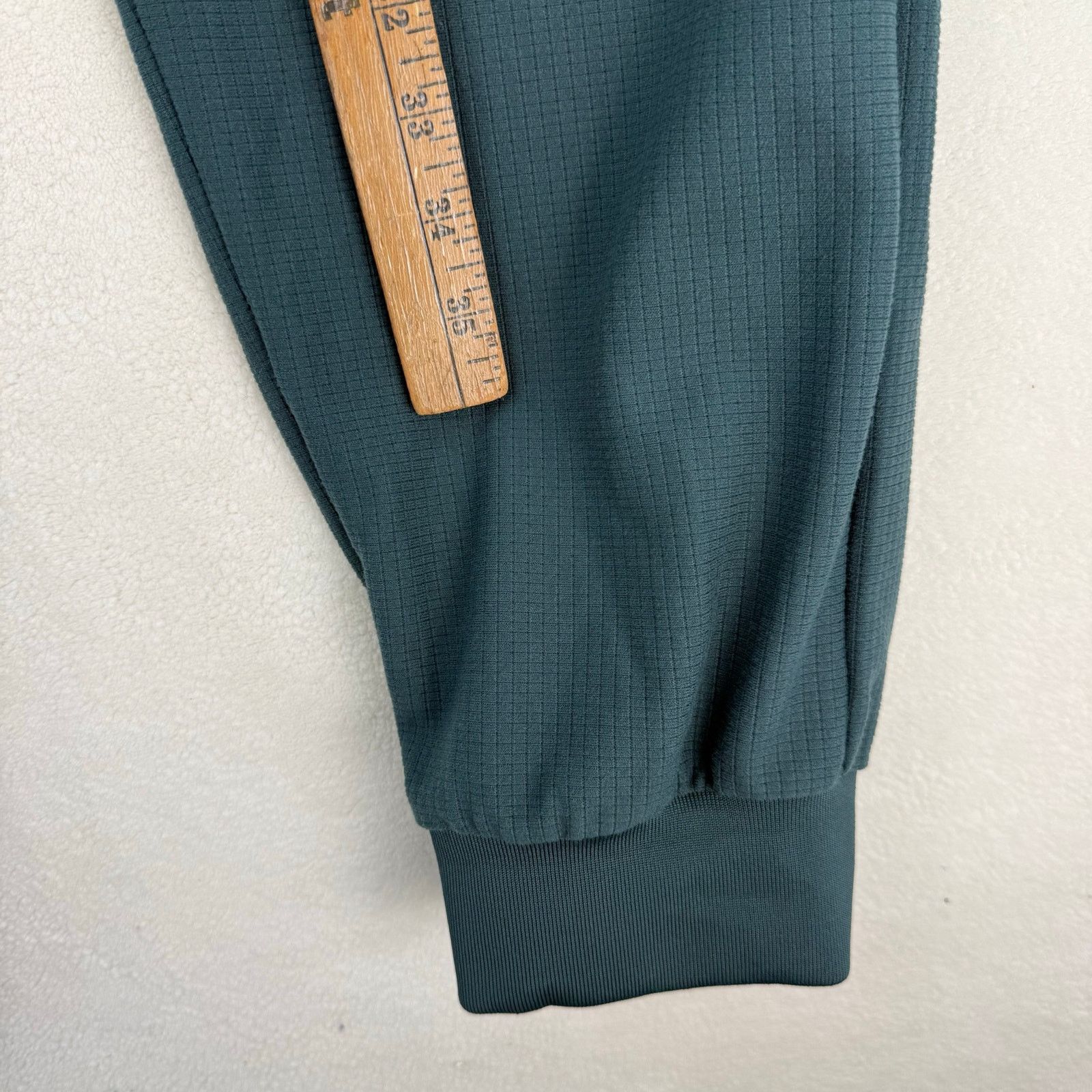 Adidas ADIDAS UNISEX SMALL WAFFLE JOGGER IT2475 BASKETBALL BRUSHED Size US 27 - 5 Thumbnail